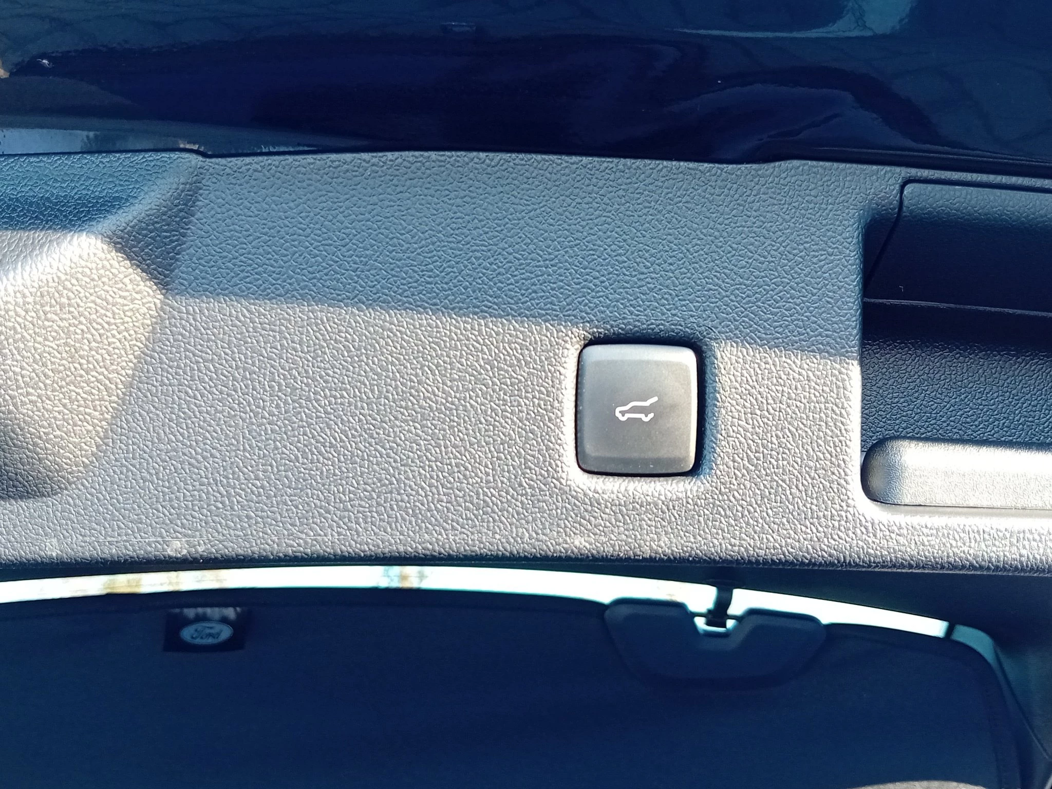 Ford Kuga ST-Line X Aut.*PANO*AHK*360GRAD*LED-MATRIX*NAVI*GRA*WINTER-PKT.