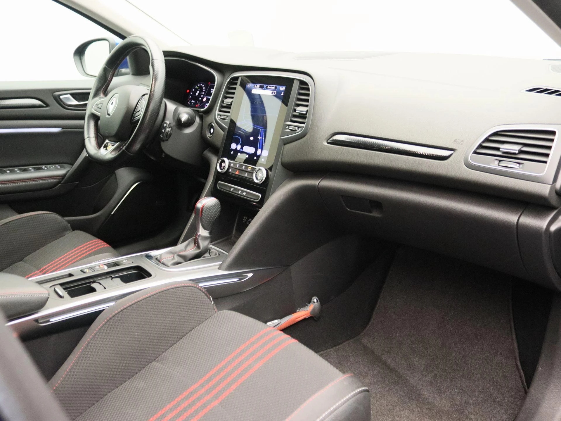 Renault-Mégane Estate-image-24