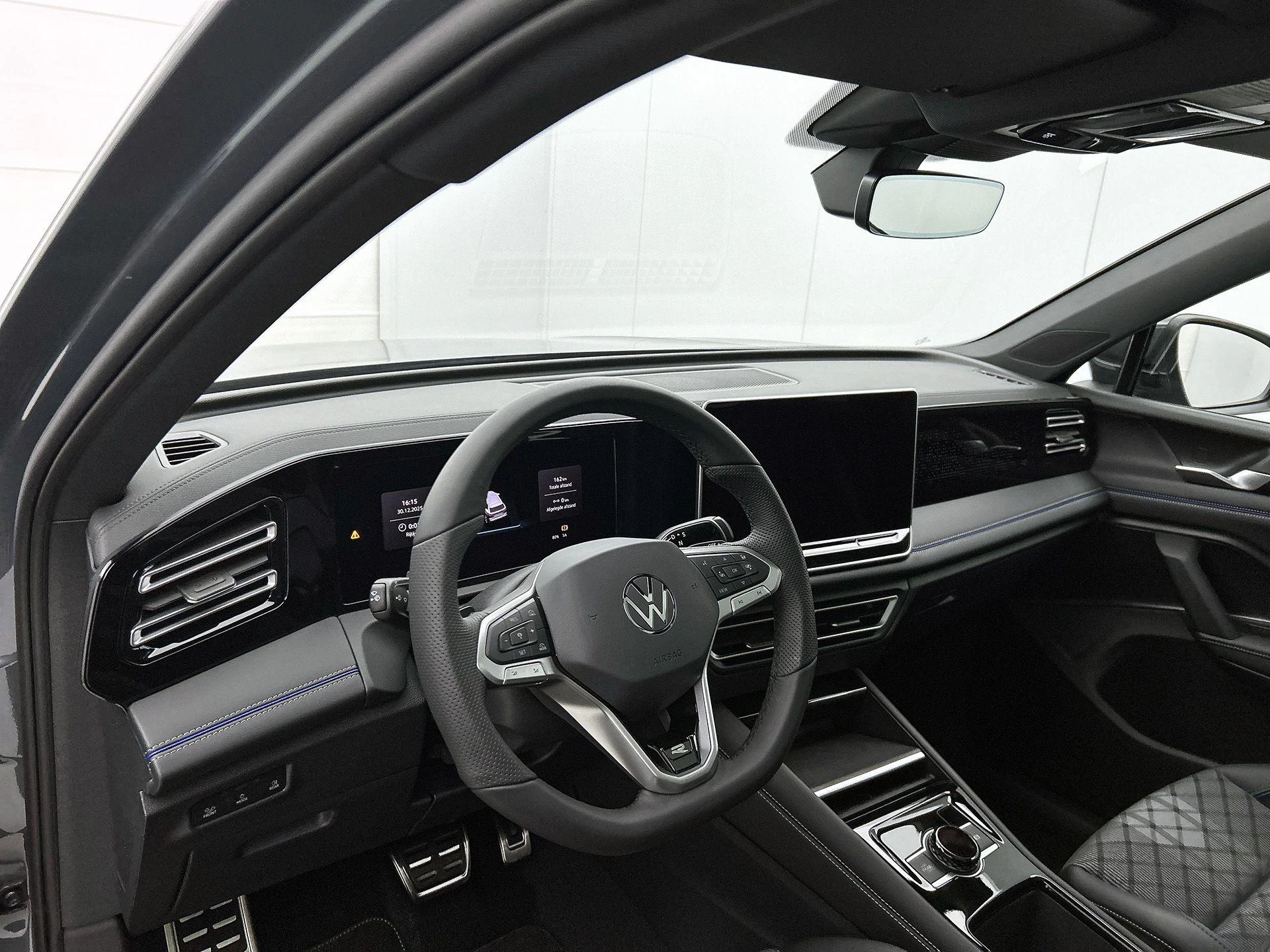 Volkswagen-Tiguan-image-16