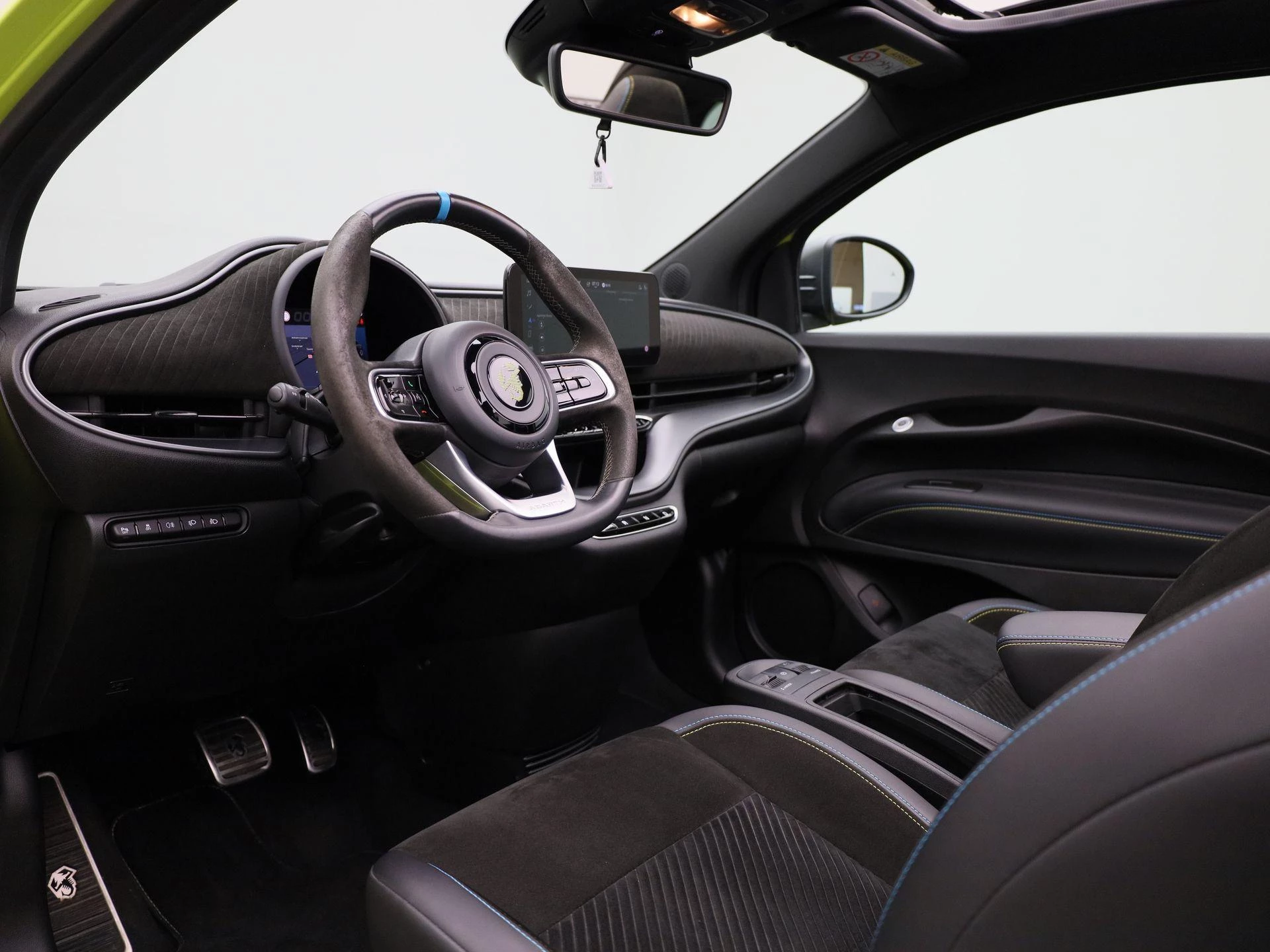 Abarth-500C-image-35