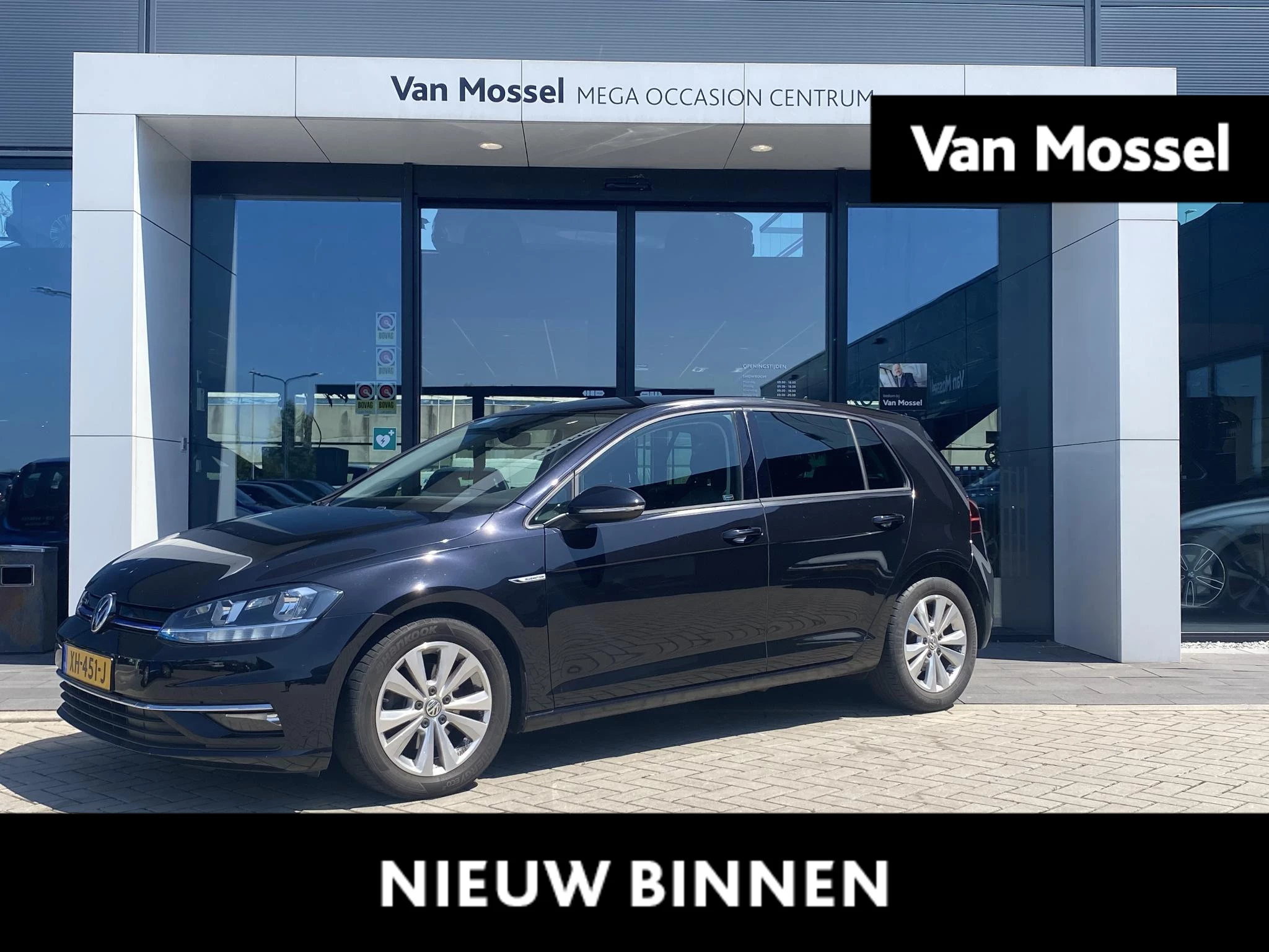 Volkswagen-Golf-image-0