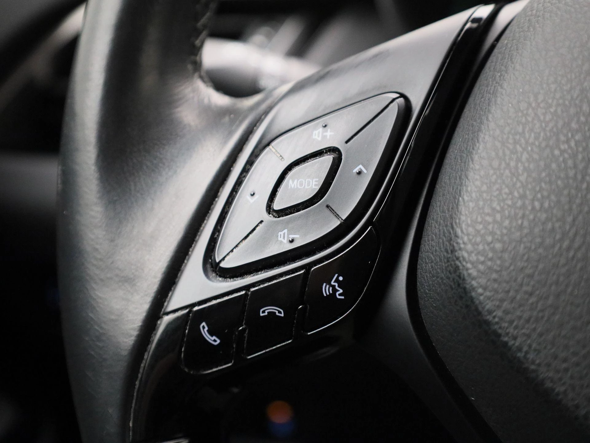 Toyota-C-HR-image-18