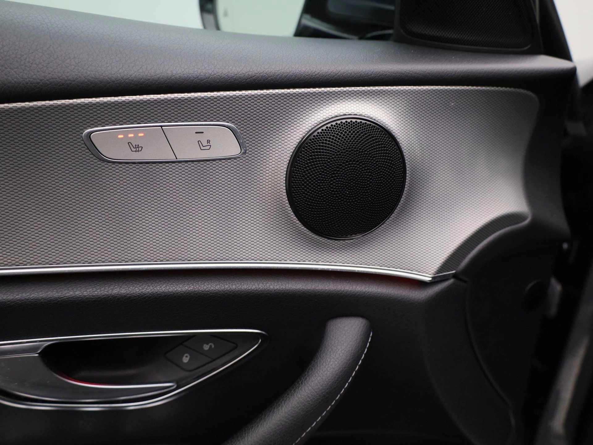 Mercedes-Benz-E-Klasse-image-26