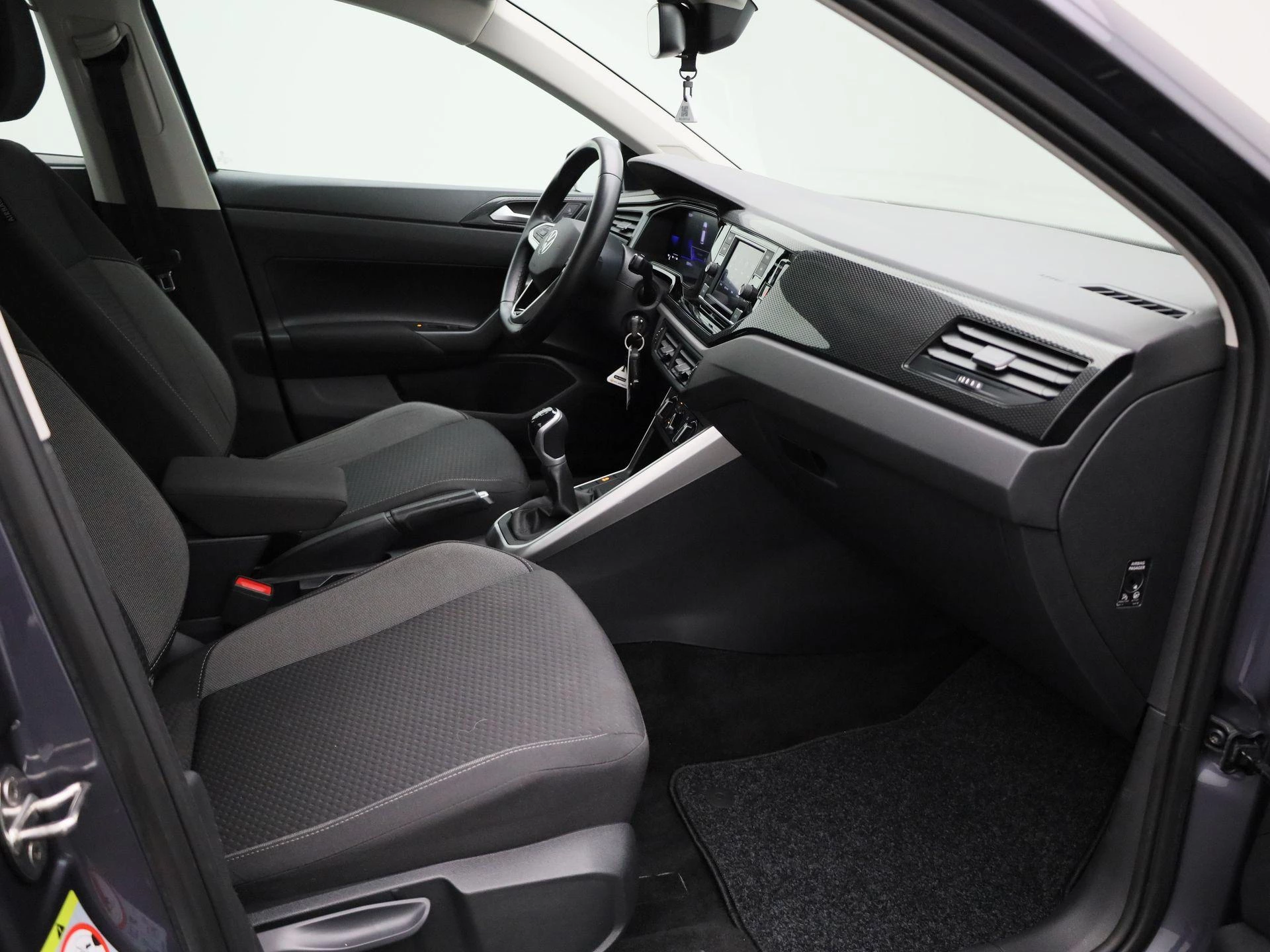 Volkswagen-Polo-image-24