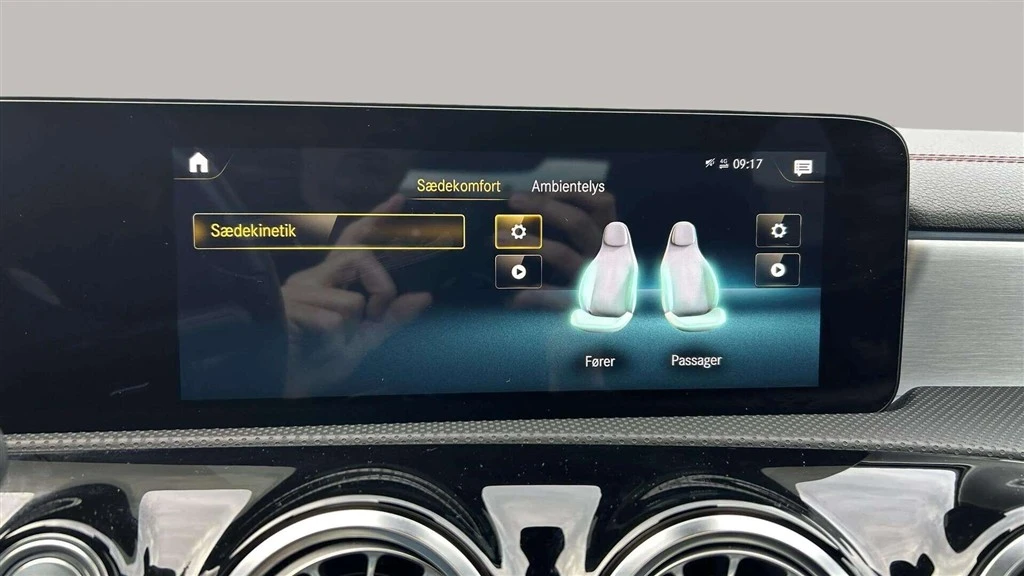 Mercedes-Benz-CLA-image-15
