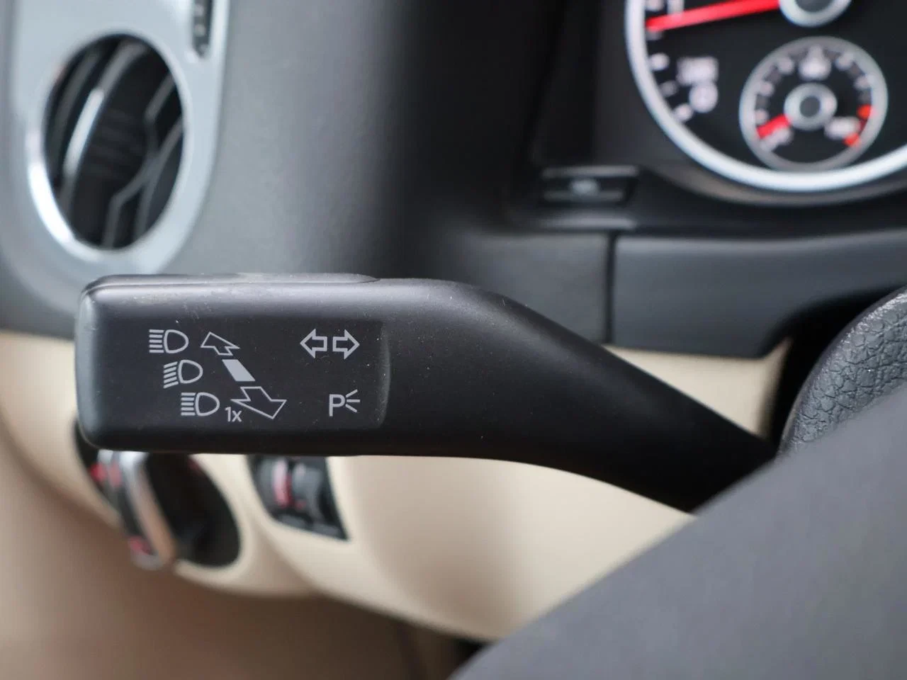 Volkswagen Tiguan Dsl Tiguan 2.0 CR TDi *4MOTION*DSG*NAVI*LEDER*PANO*TREKHAAK*...