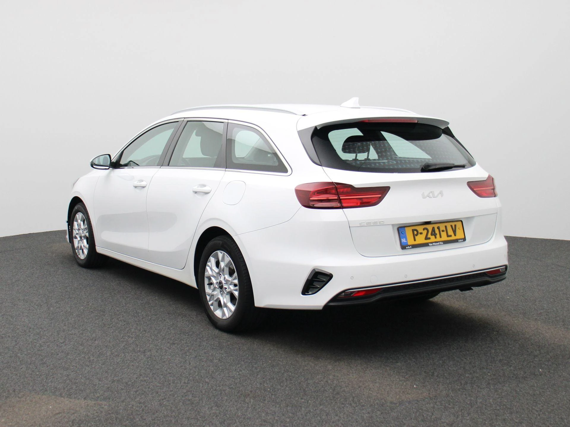 Kia-Ceed Sportswagon-image-1