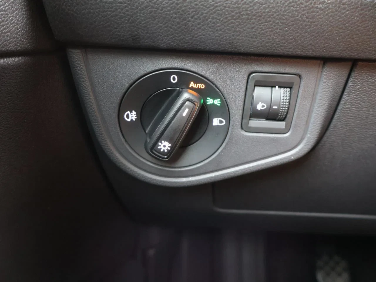 Volkswagen-Polo-image-8
