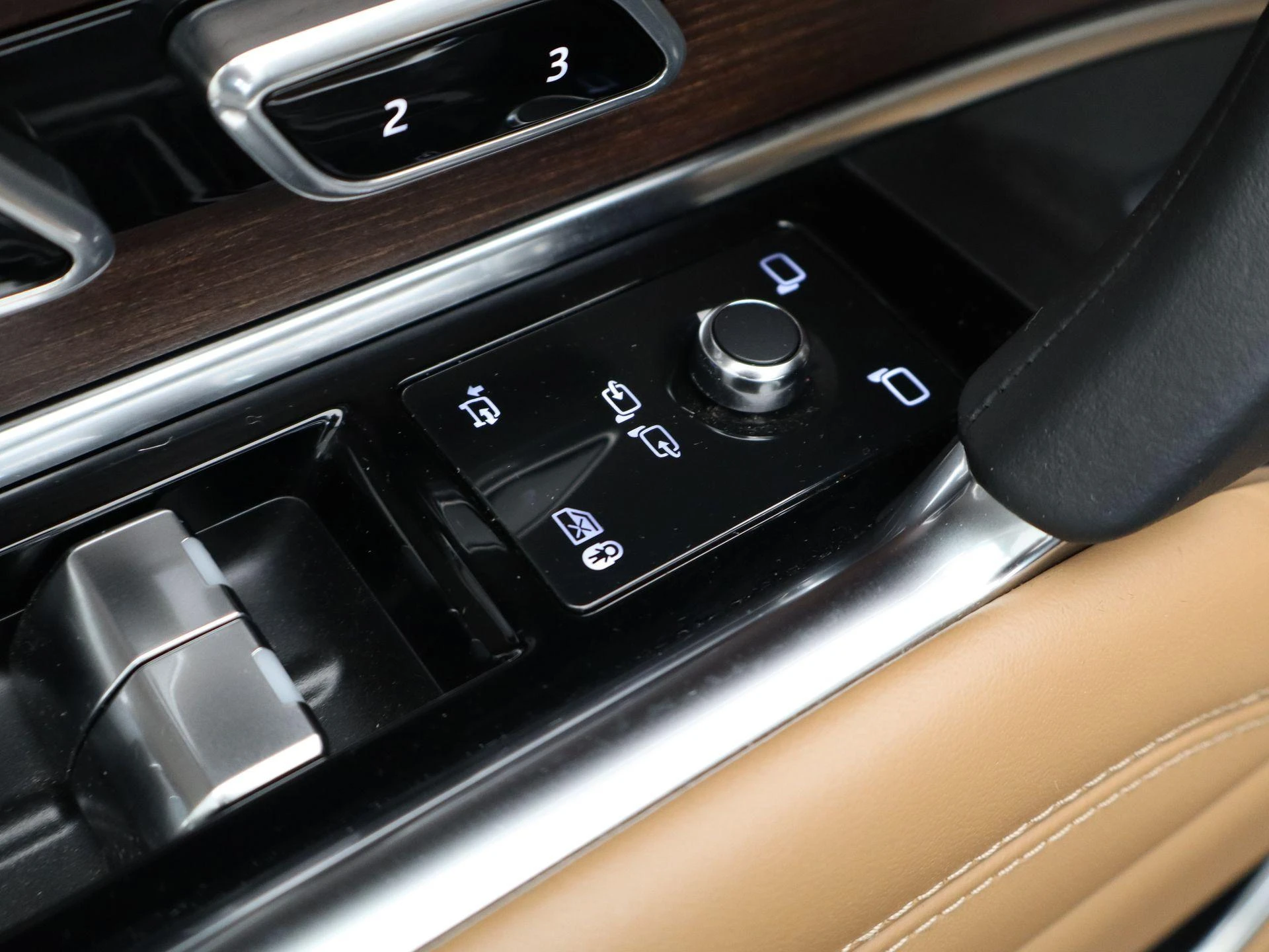 Land Rover-Range Rover-image-30