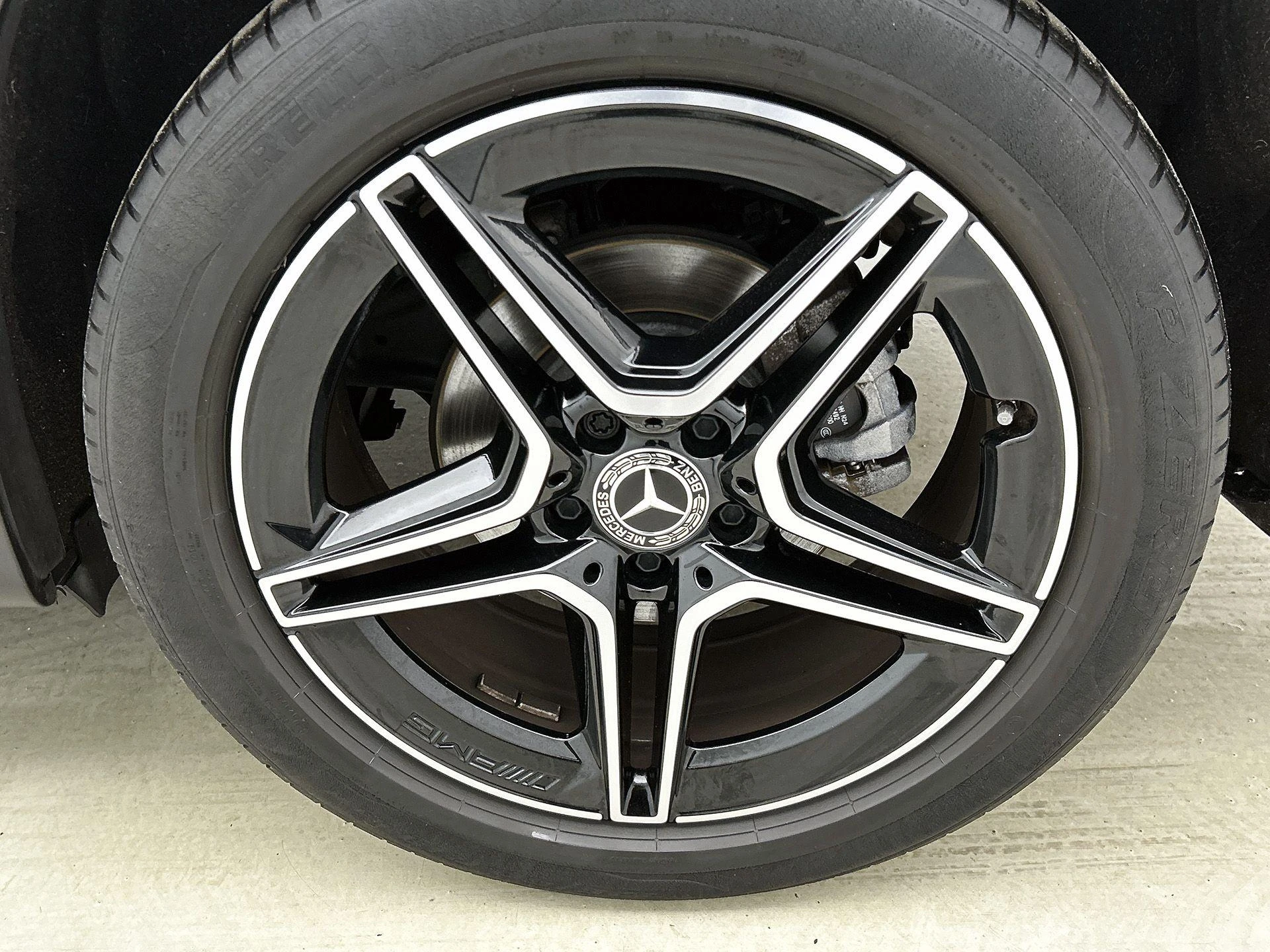 Mercedes-Benz-GLB-image-36