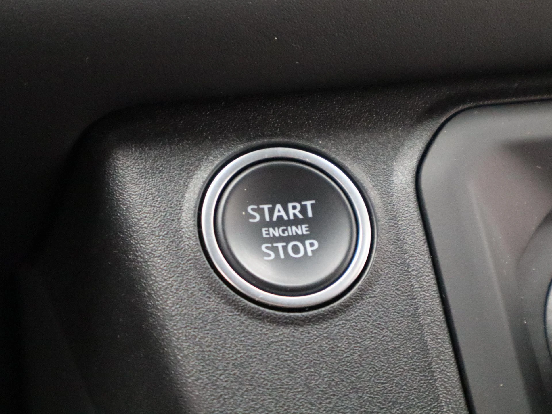 Land Rover-Defender-image-16
