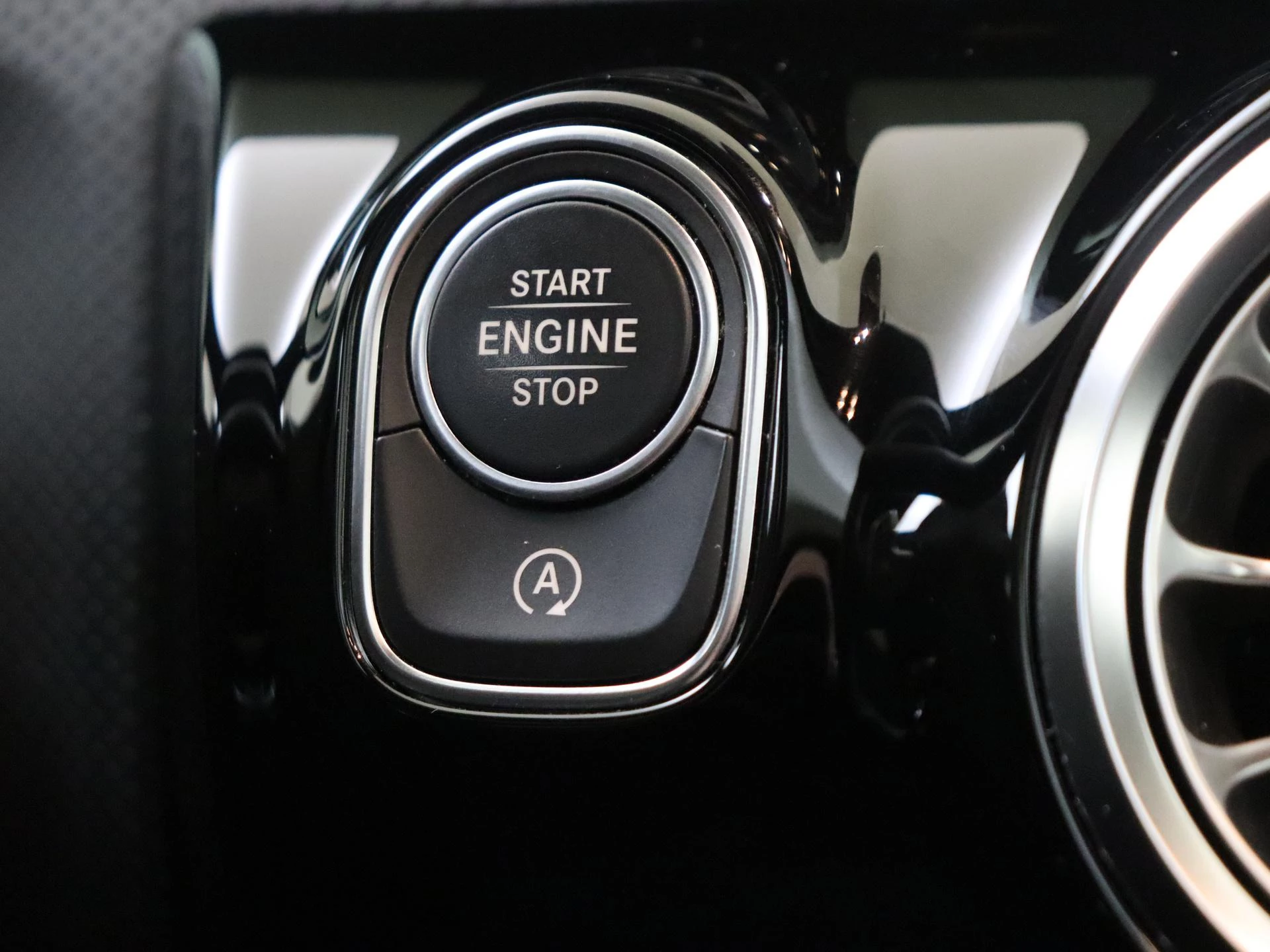 Mercedes-Benz-CLA-image-21