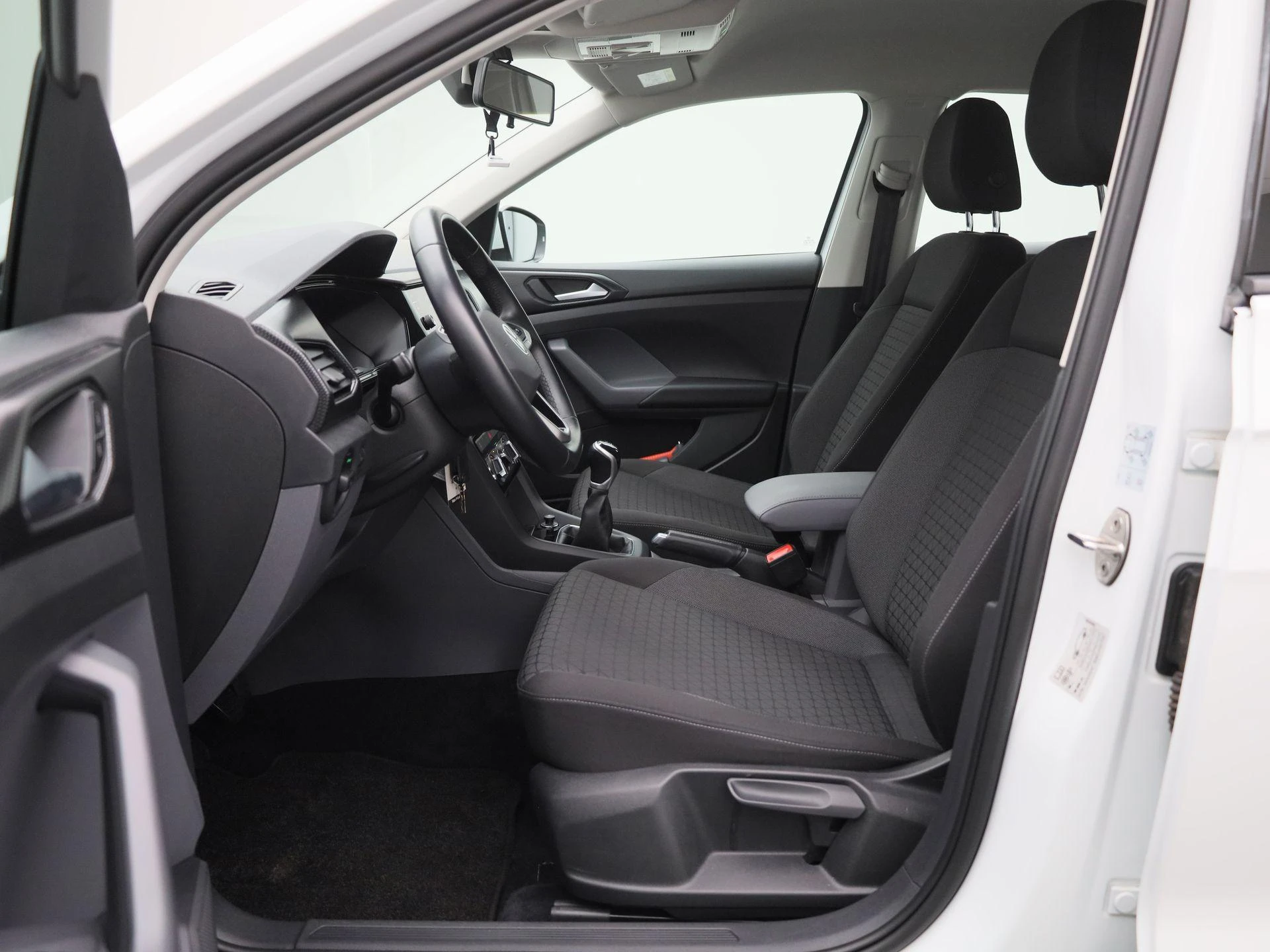 Volkswagen-T-Cross-image-10