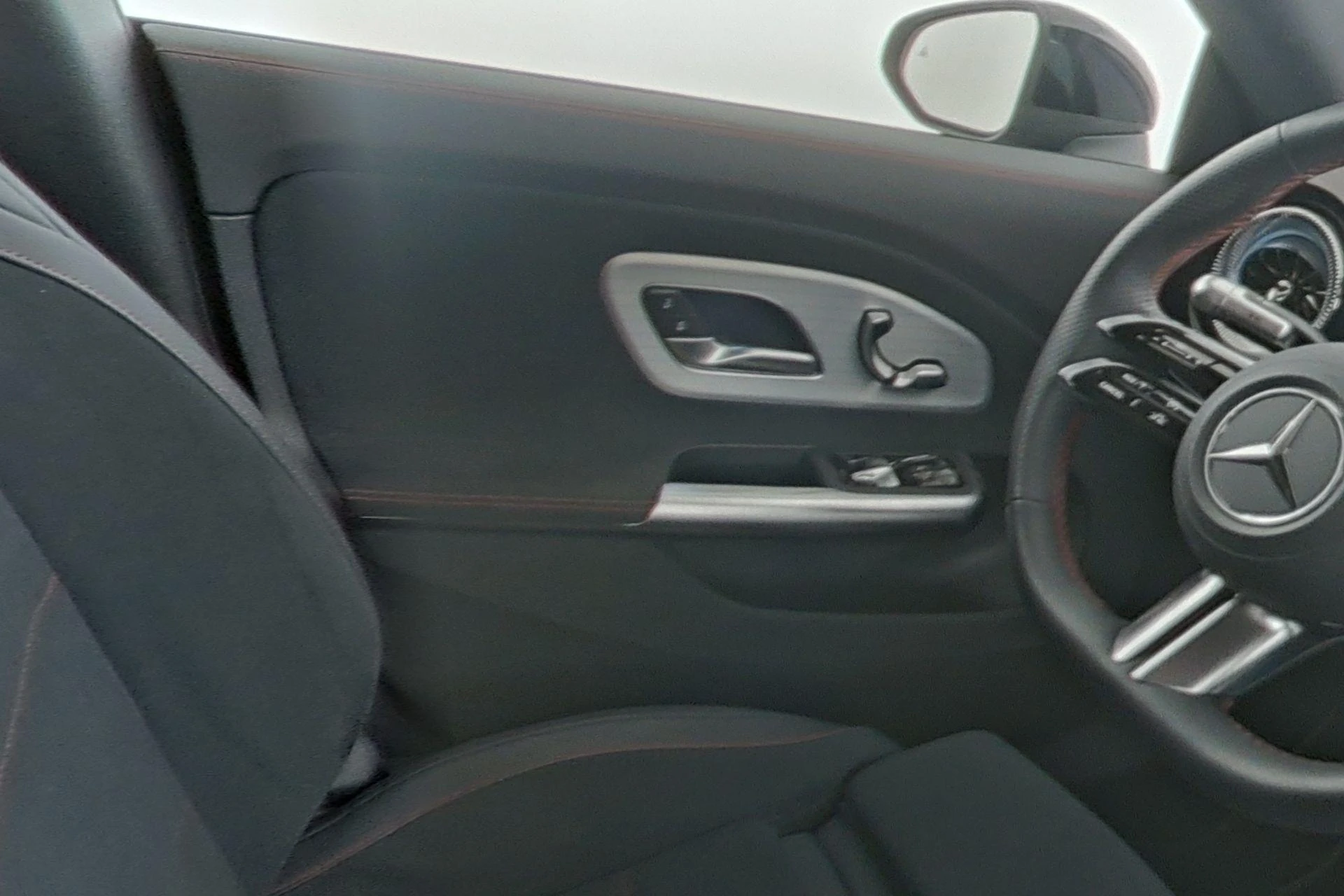 Mercedes-Benz-CLA-image-15
