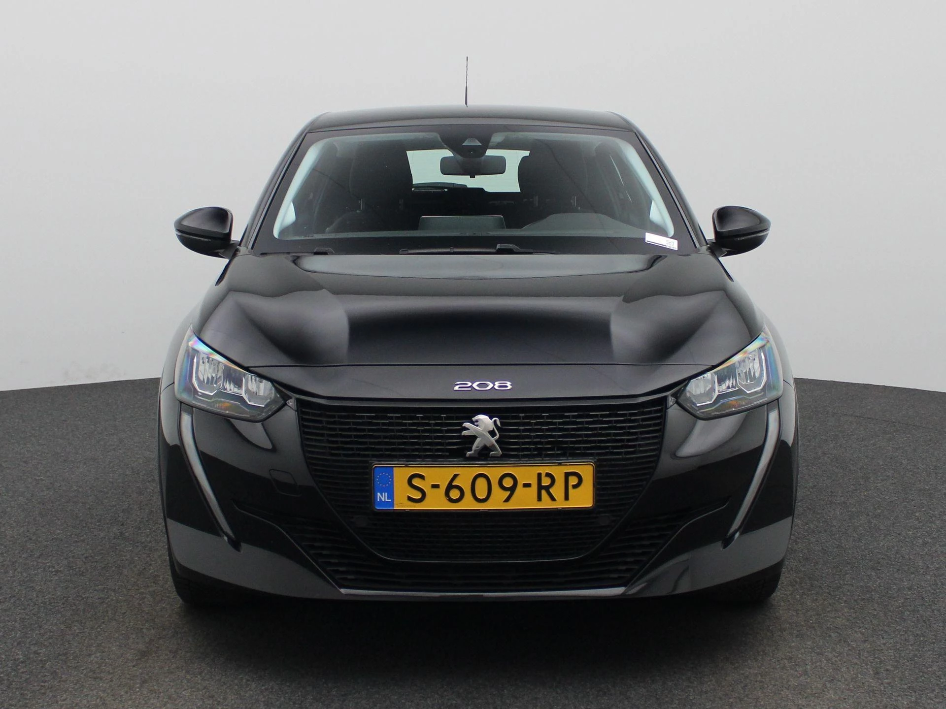 Peugeot-e-208-image-2