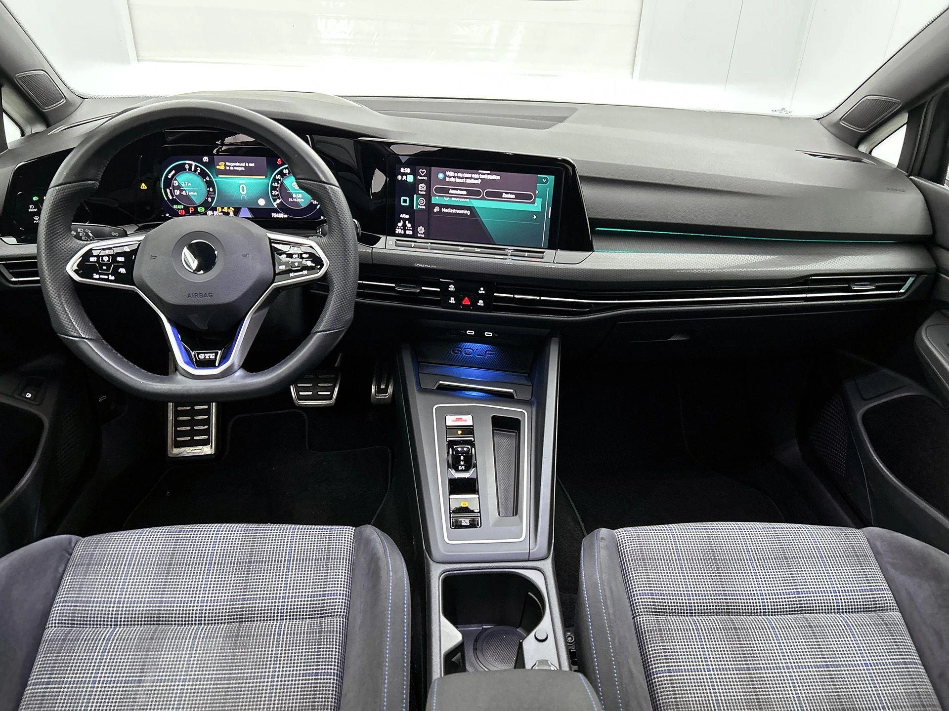 Volkswagen-Golf-image-18