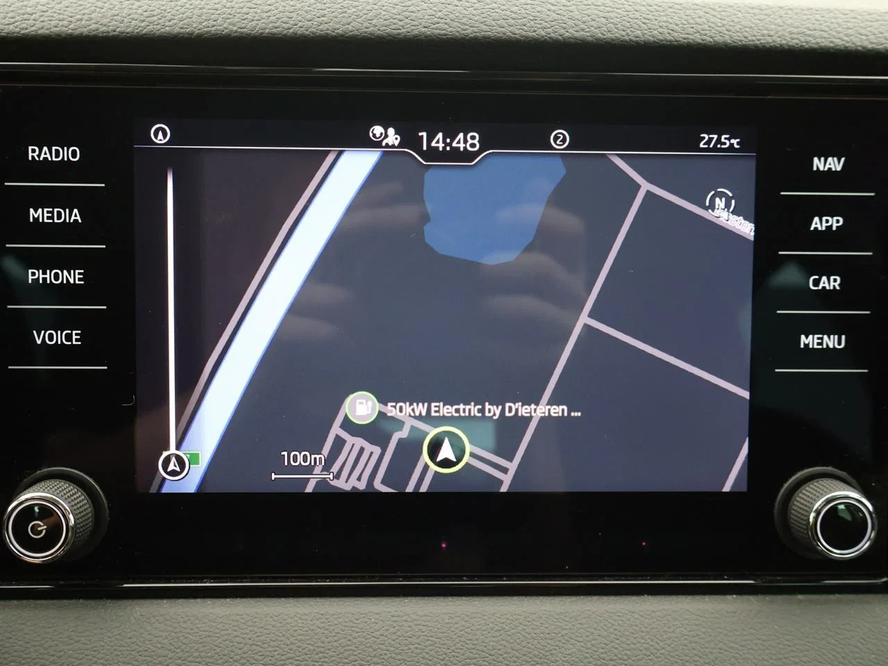 Škoda Karoq Karoq Clever 1.0 TSI 110PK *NAVI*BLTH*CRUISE*APP CONNECT*VERDUISTERDE RAMEN*CAMERA*..
