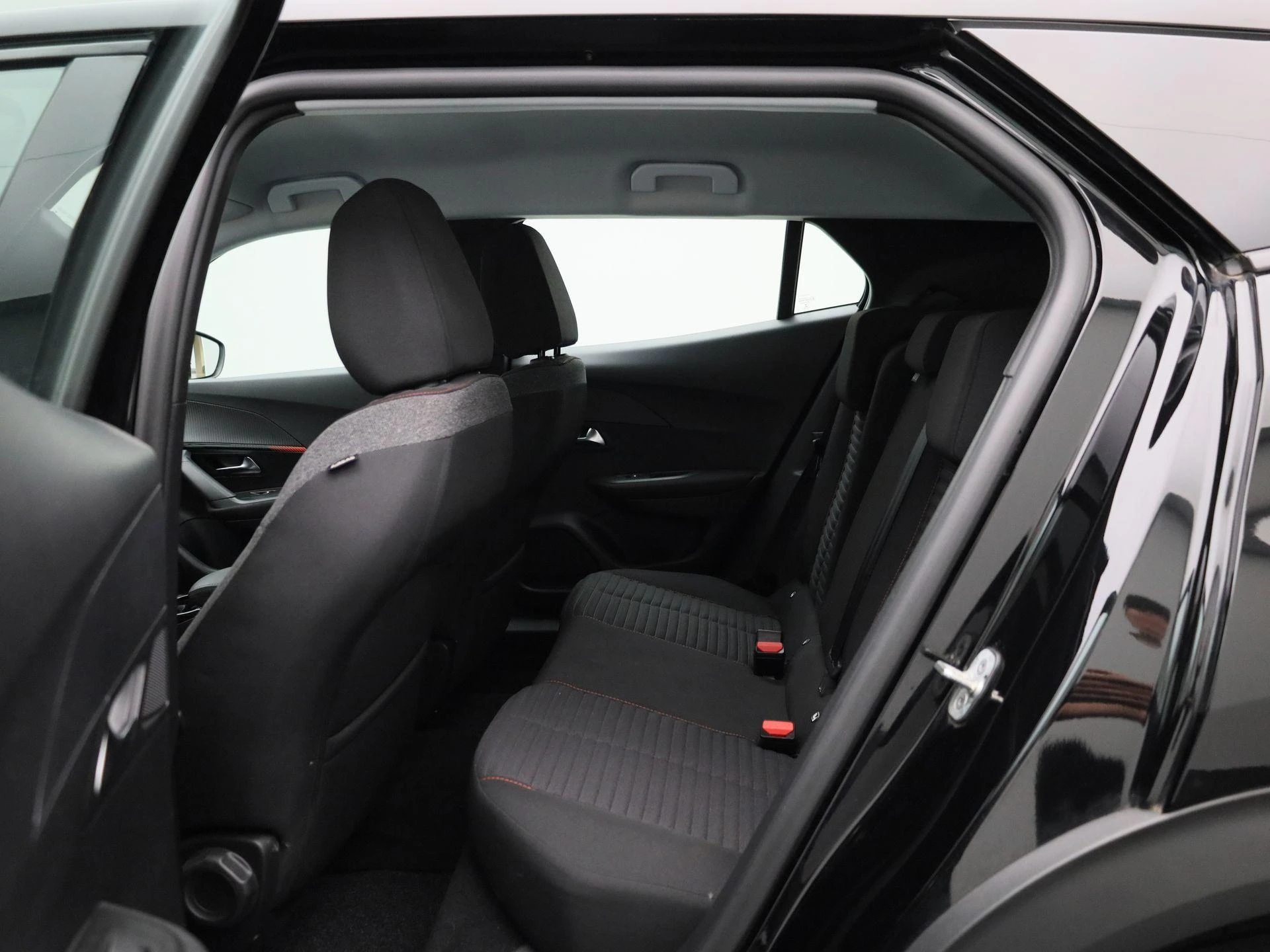 Peugeot e-2008 EV Active 50 kWh