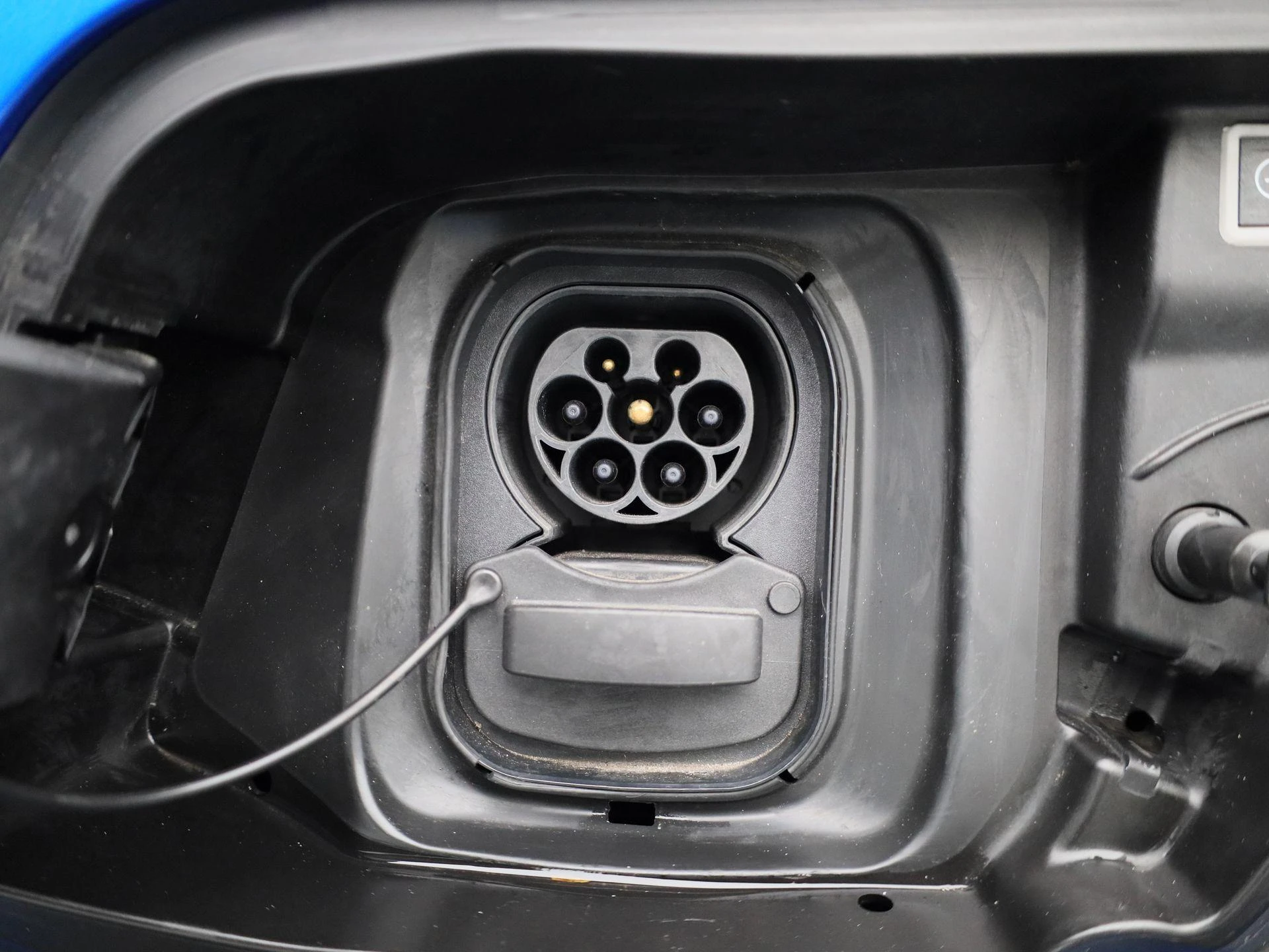 Peugeot-e-2008-image-12