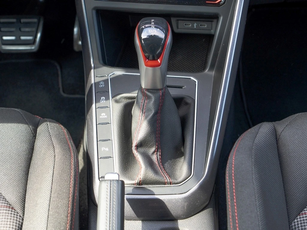 Volkswagen-Polo-image-13