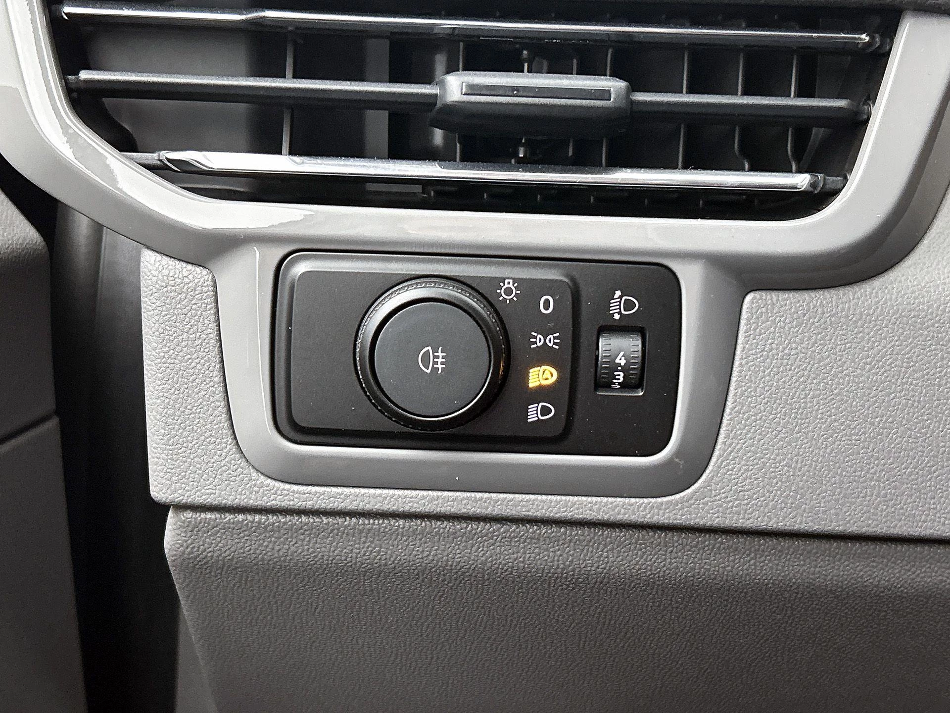 Volkswagen-e-Transporter-image-27