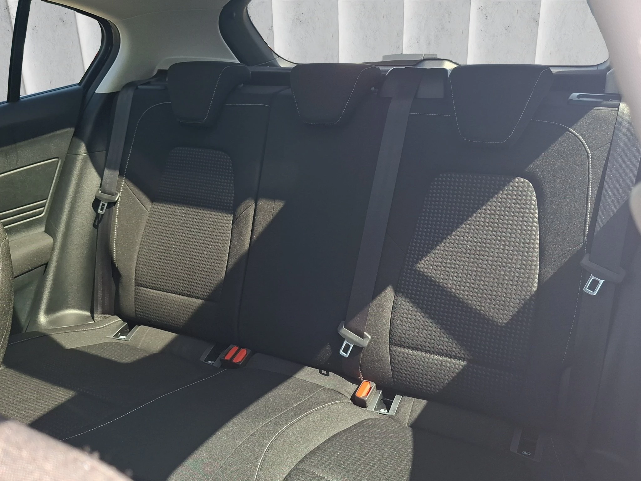 Ford Focus Cool & Connect 1.5 EB Aut. | LED | AHK | Pano | RFK | SHZ | Navi
