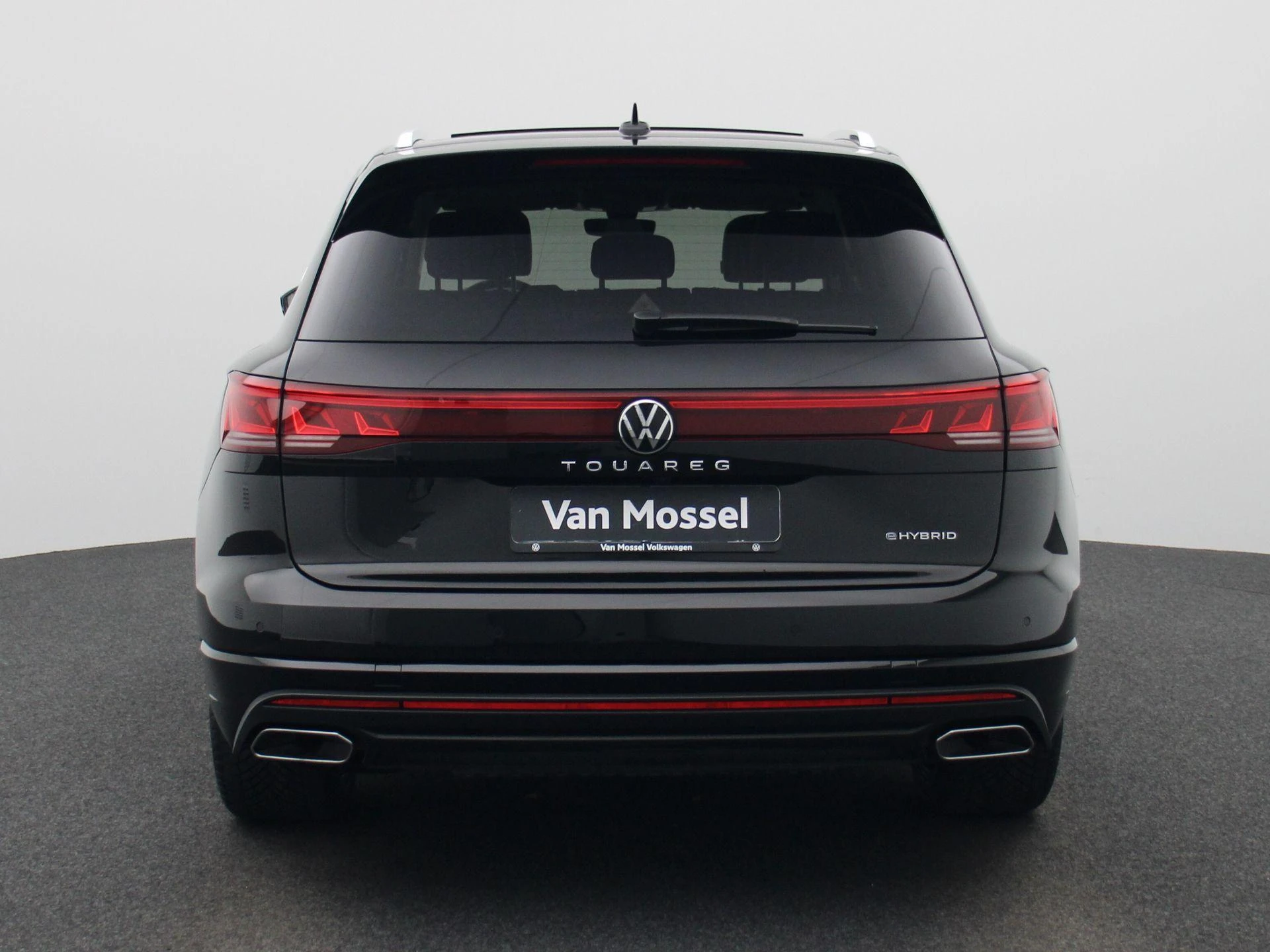Volkswagen-Touareg-image-4