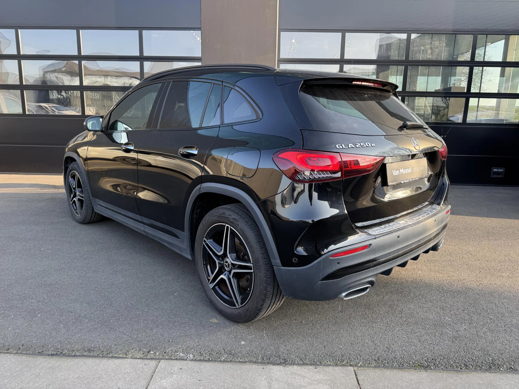 Mercedes-Benz GLA 250 e AMG Line + LEDER + MEMORY + CARPLAY + MULTIBEAM LED +