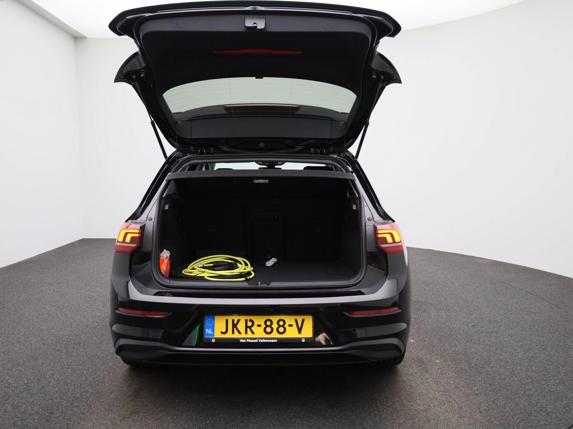 Volkswagen-Golf-image-10