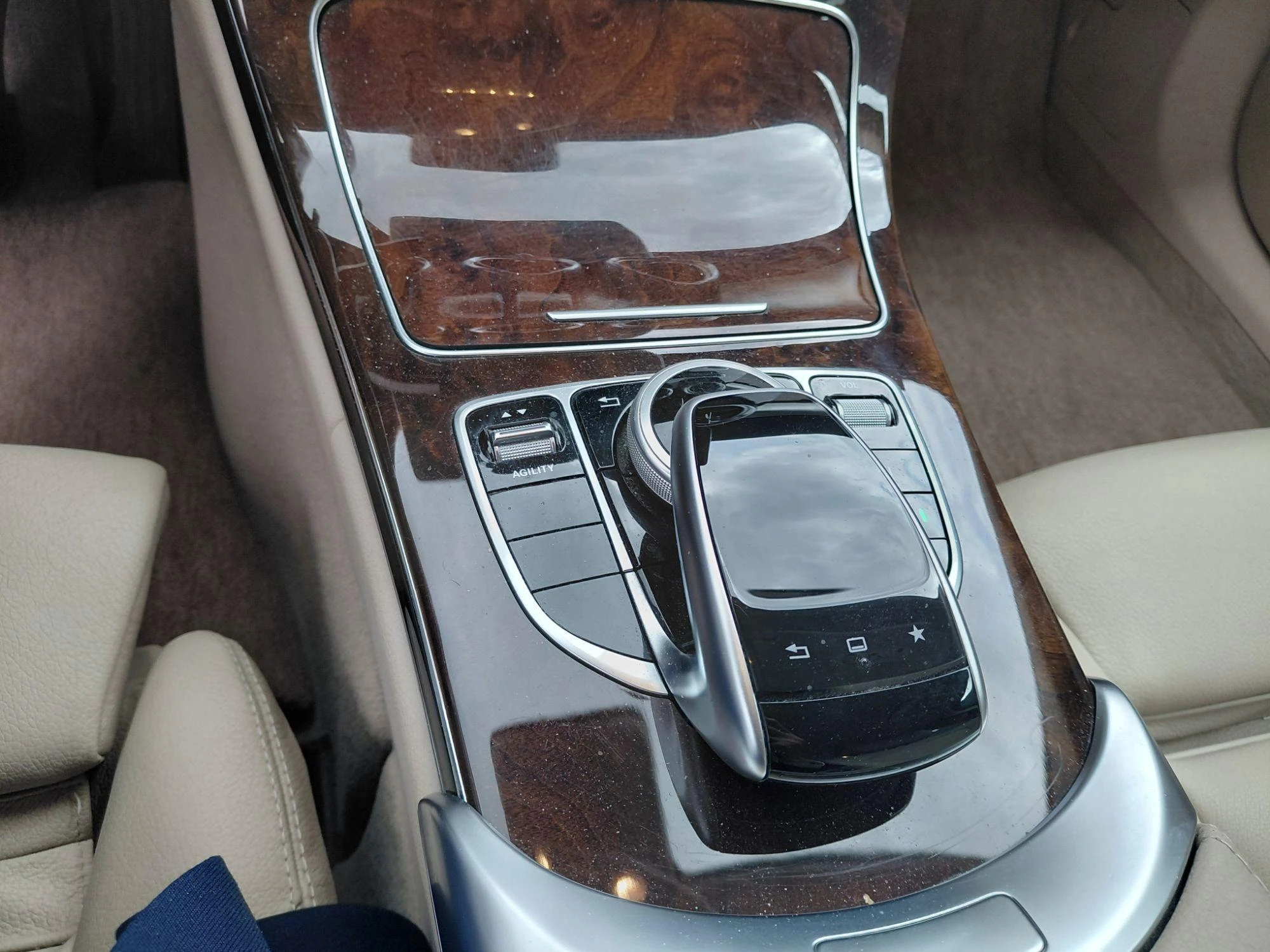 Mercedes-Benz-C-Klasse-image-11