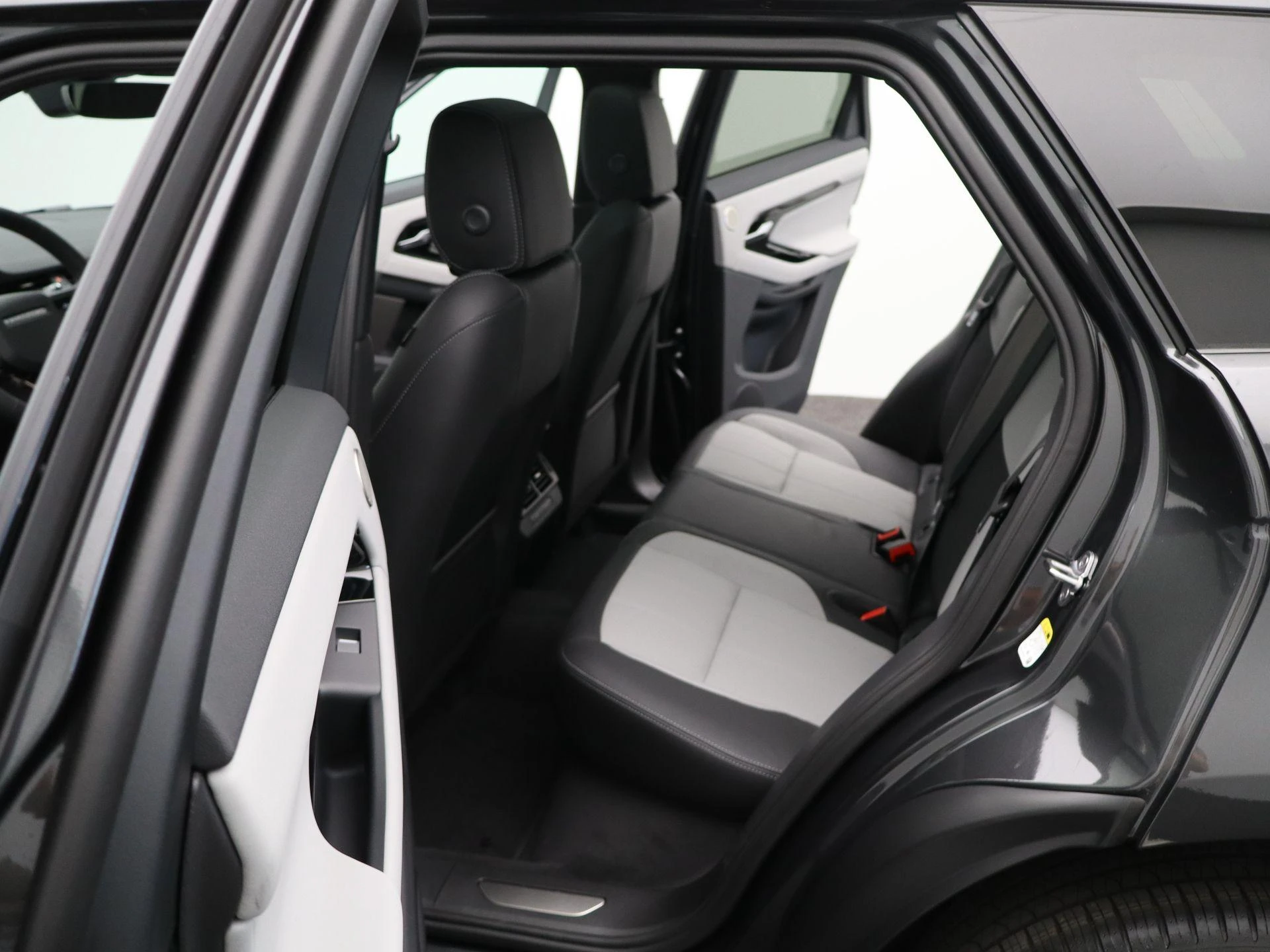 Land Rover-Range Rover Evoque-image-12