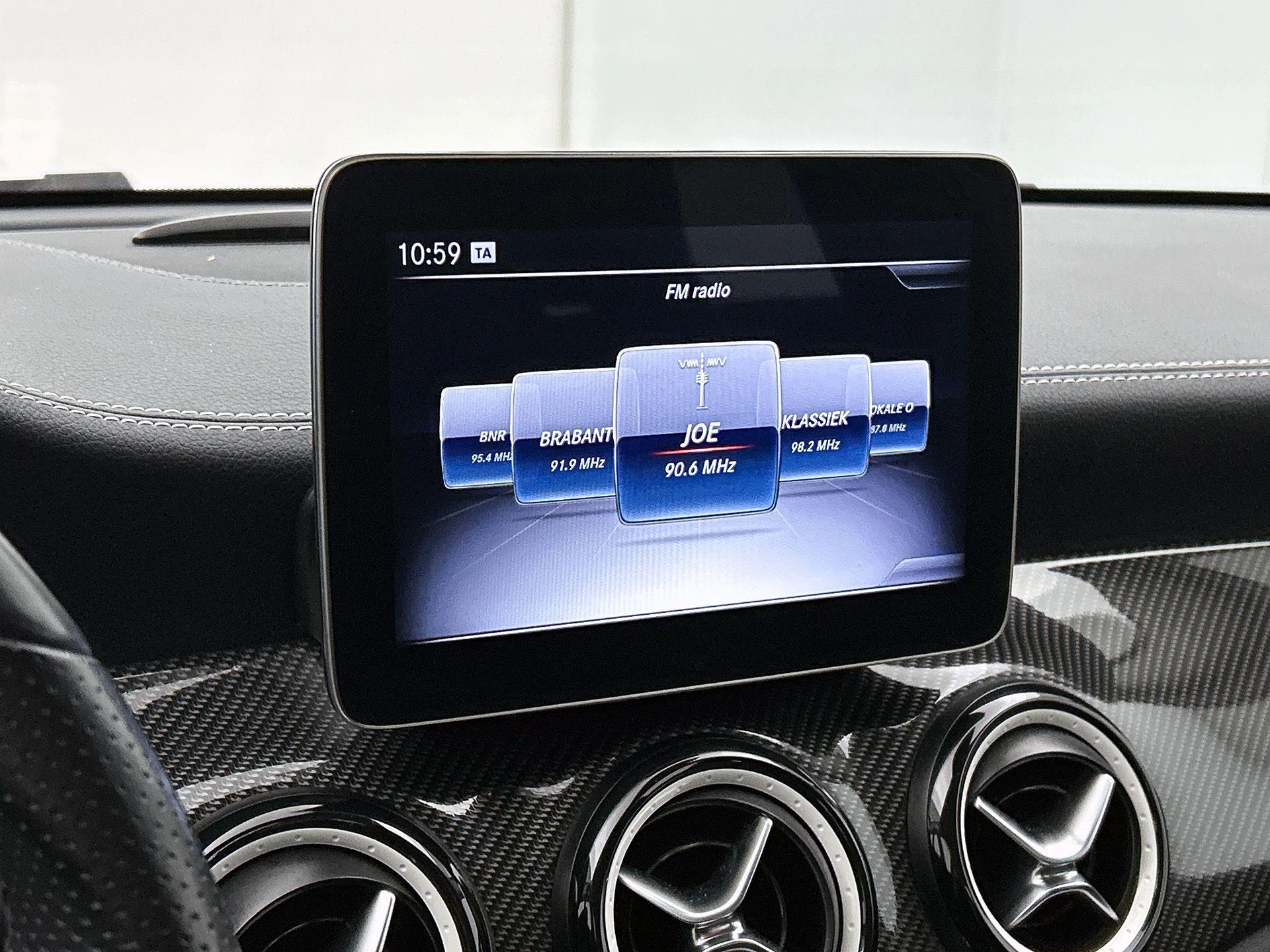 Mercedes-Benz CLA 180 Business Solution AMG Upgrade Edition