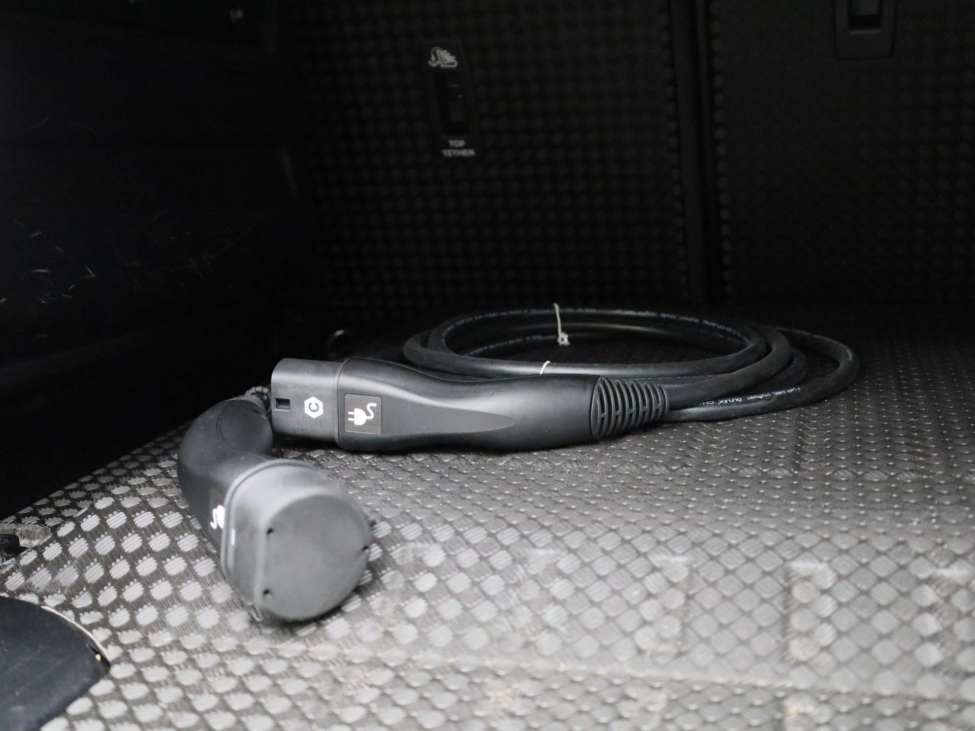 Land Rover-Defender-image-16