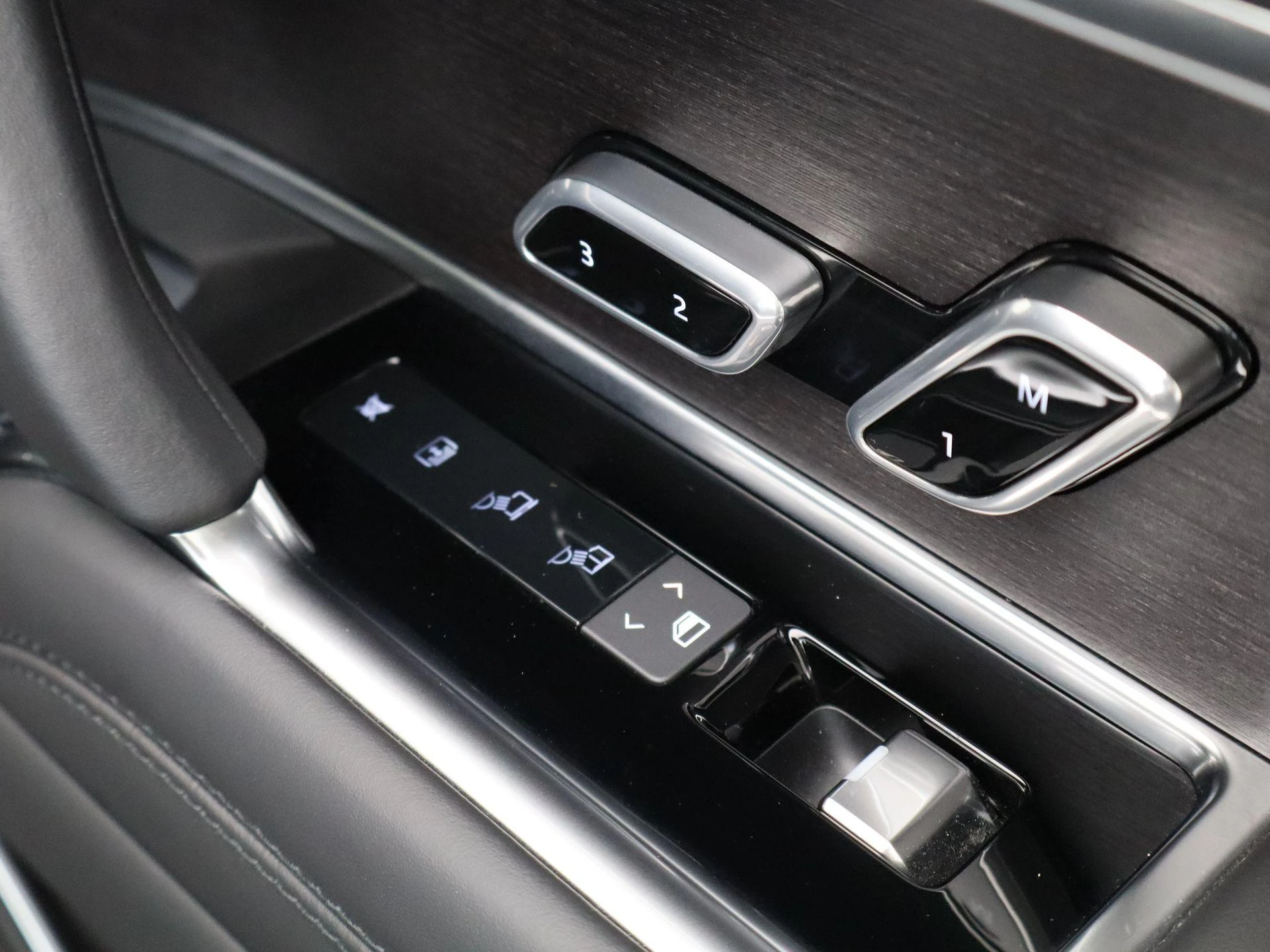 Land Rover-Range Rover-image-37