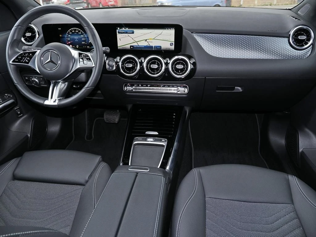Mercedes-Benz-GLA 200-image-13
