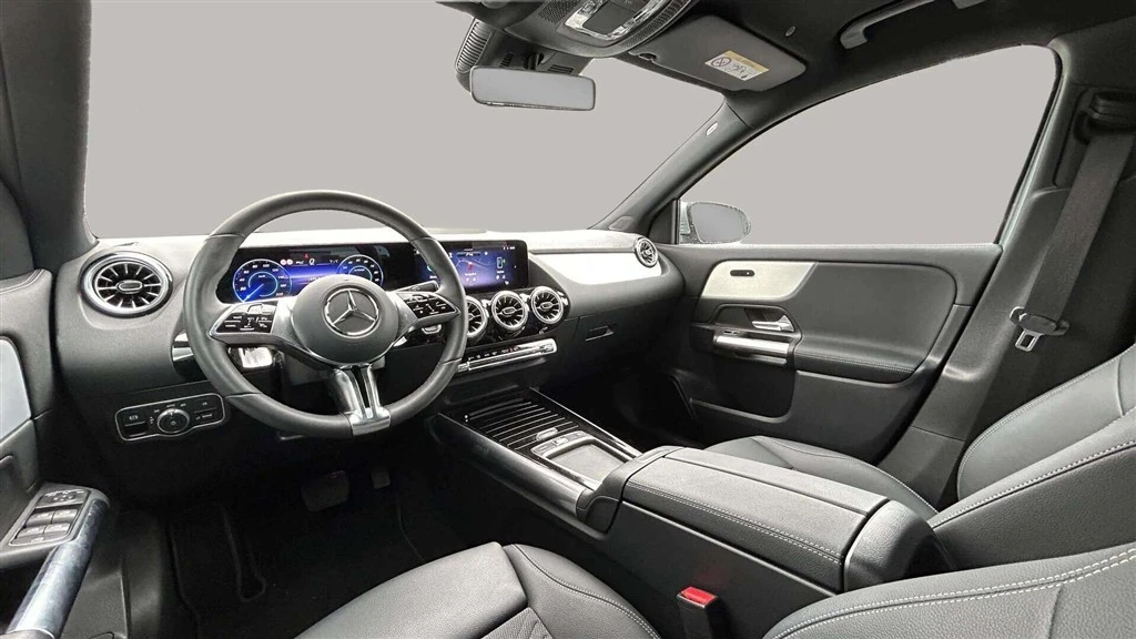 Mercedes-Benz-EQA-image-11
