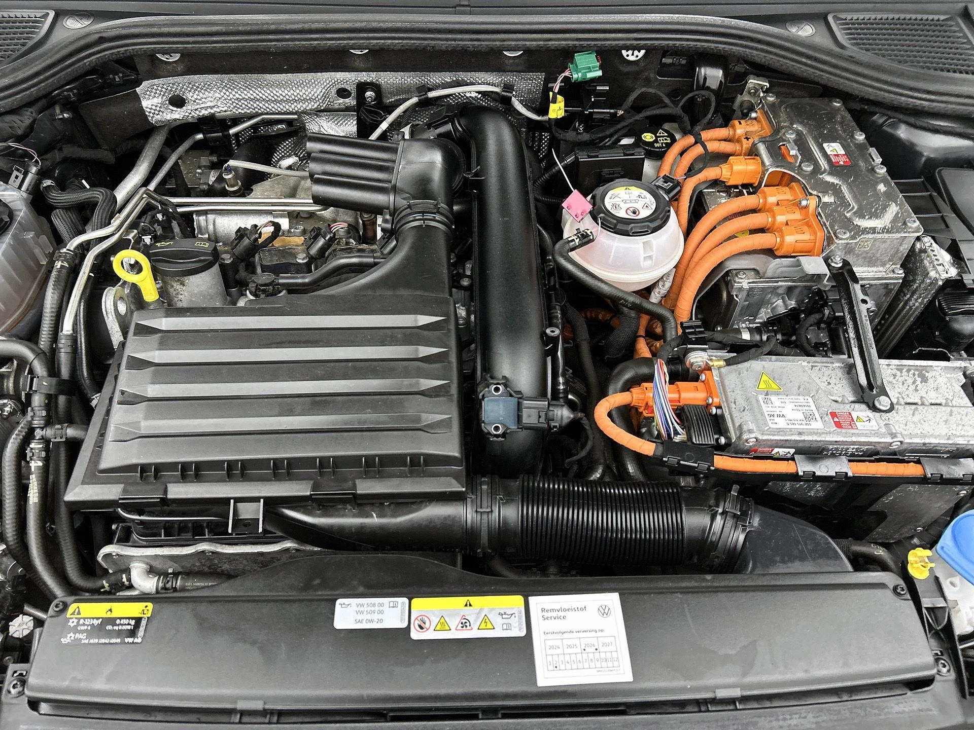 Volkswagen-Golf-image-31