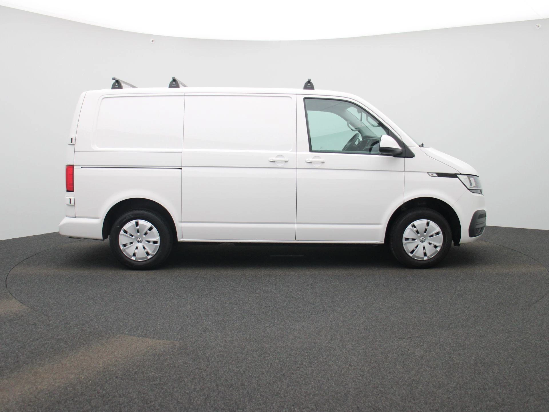 Volkswagen-Transporter-image-5