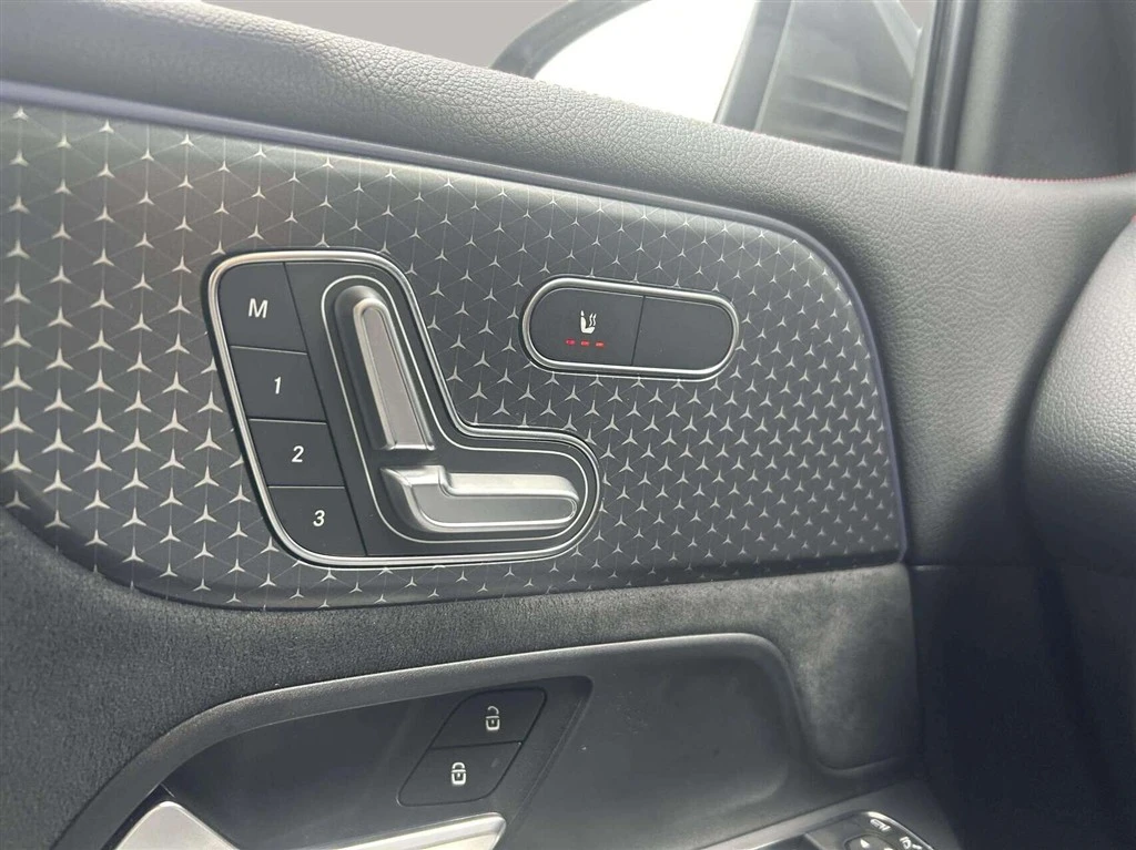 Mercedes-Benz-EQB-image-10