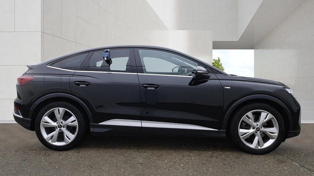 Audi-Q4 Sportback e-tron-image-4