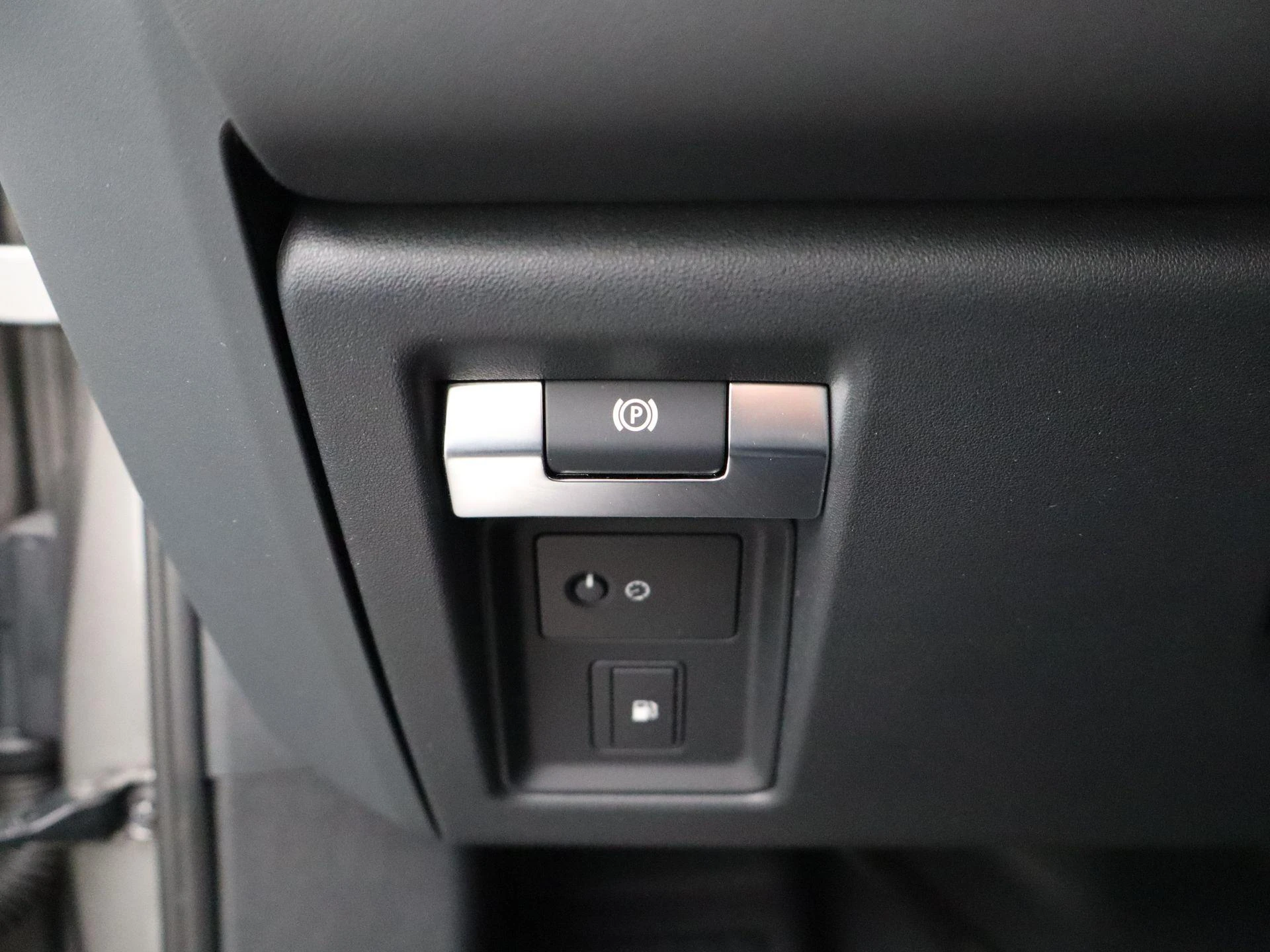 Land Rover-Defender-image-22