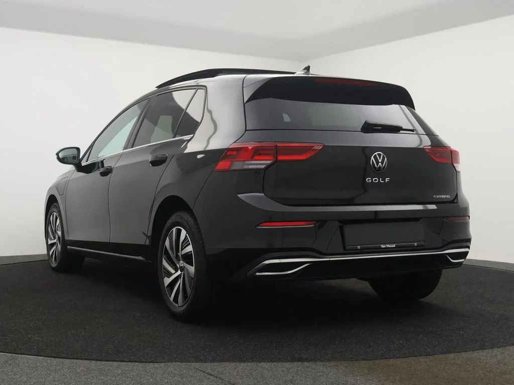 Volkswagen-Golf-image-30