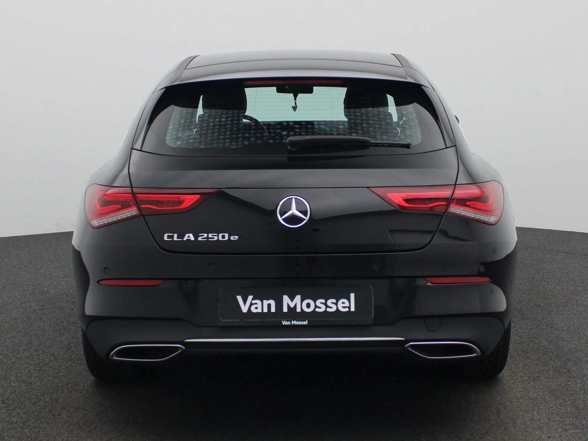 Mercedes-Benz-CLA-image-4