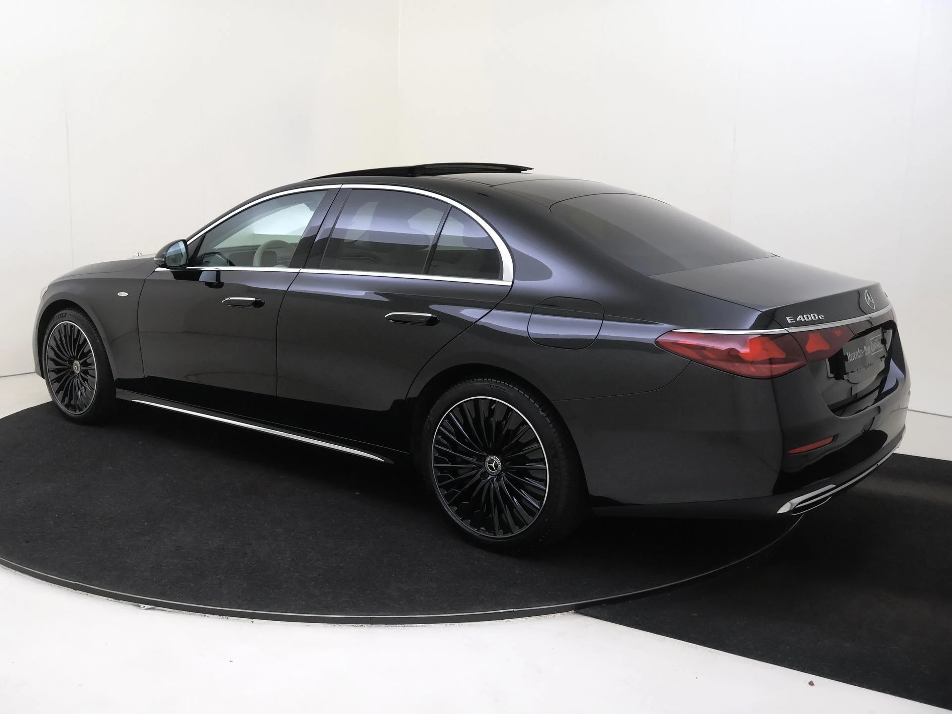 Mercedes-Benz-E-Klasse-image-2