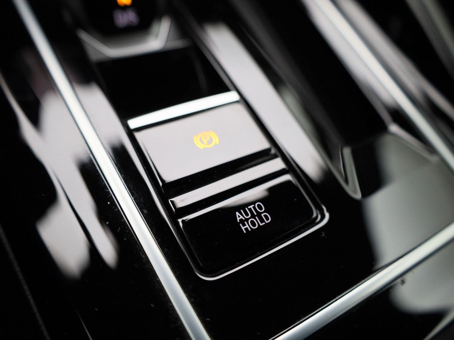 Volkswagen-Golf-image-36