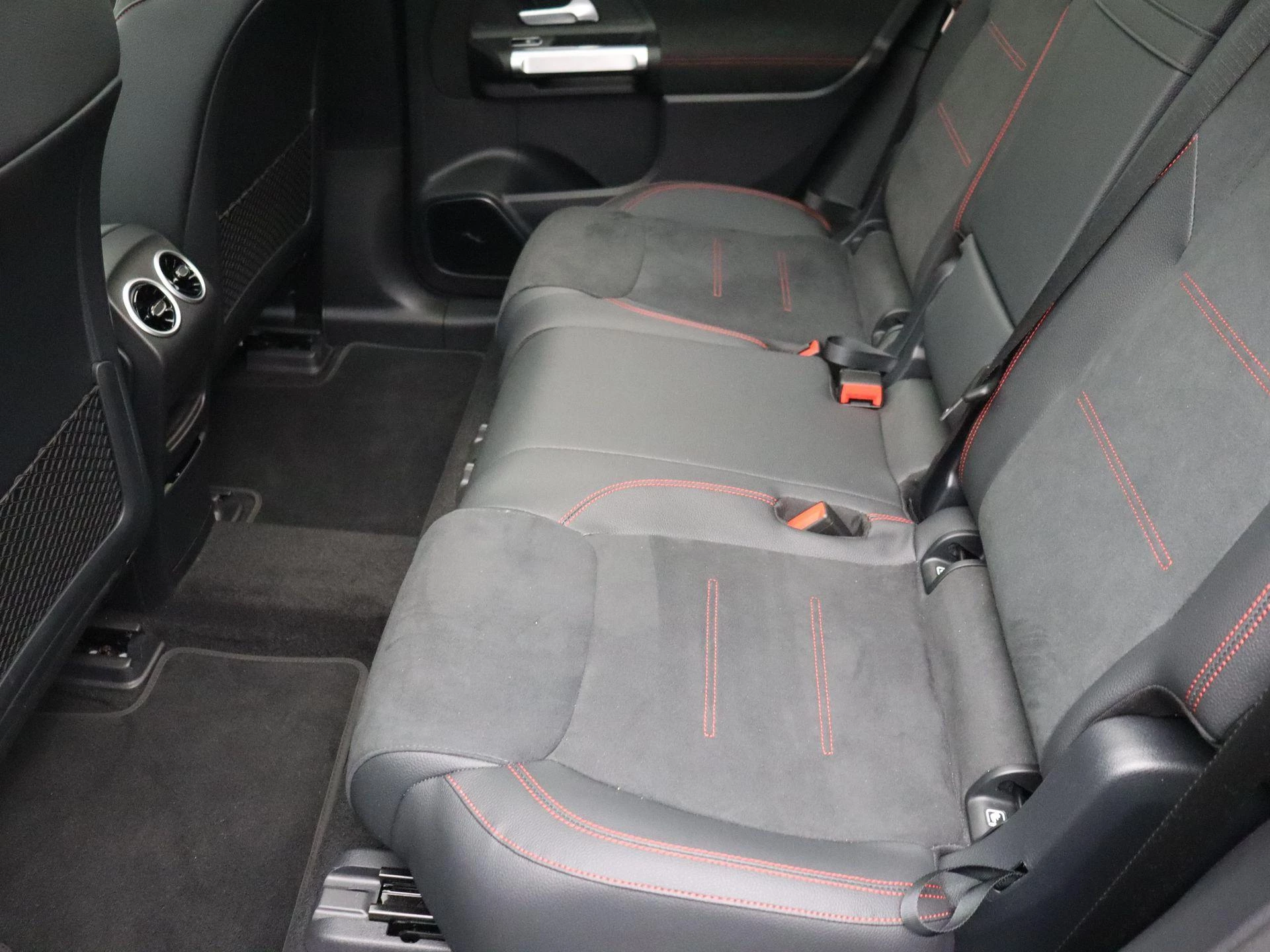 Mercedes-Benz EQB 250+ Star Edition + PANO DAK + BURMESTER + HEAD UP + TREKHAAK +