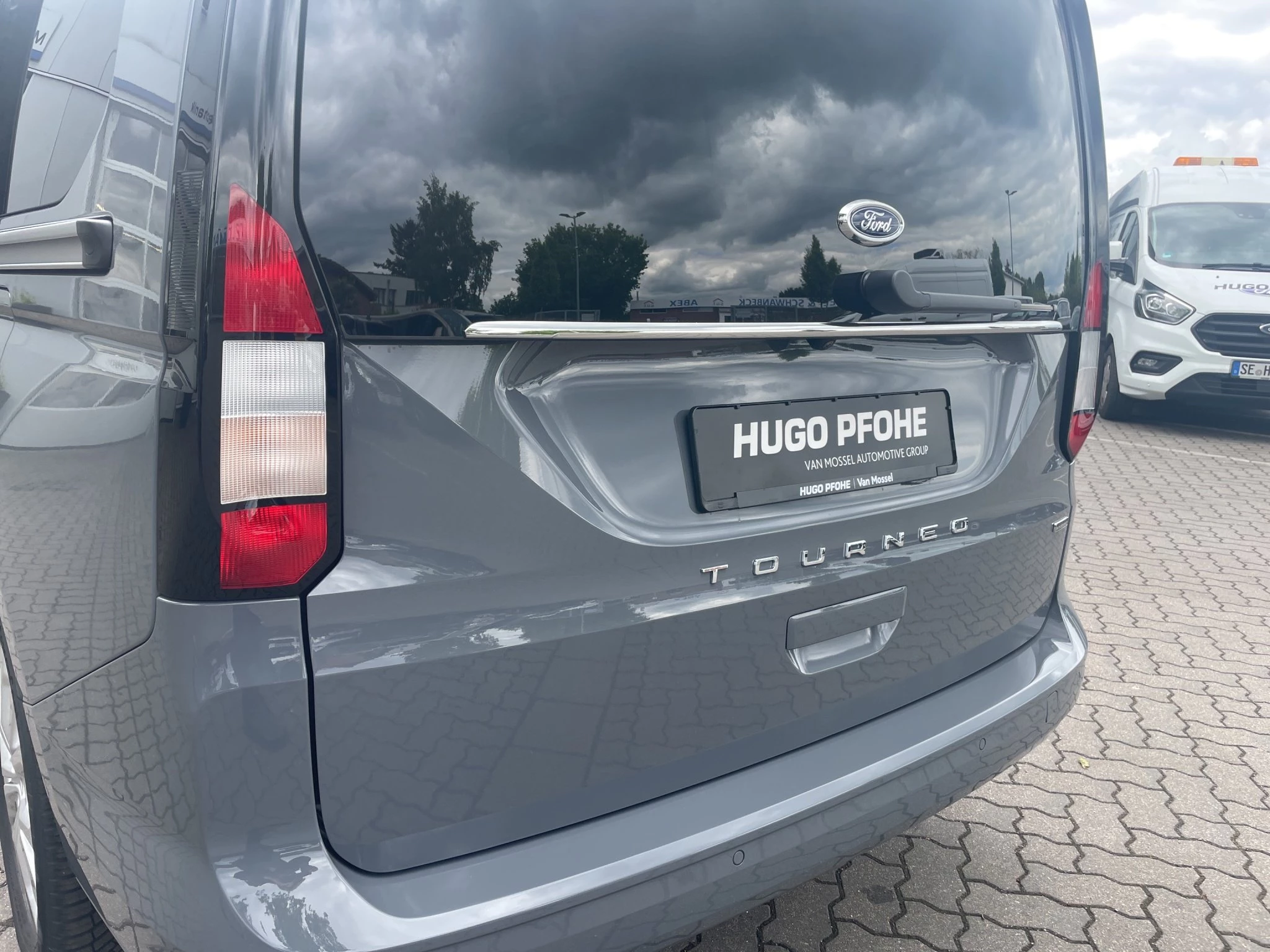 Ford Tourneo Connect Titanium Langer Radstand (L2). Grand 1.5 l EcoBoost PHEV. 6-Gang-Automatikgetriebe.