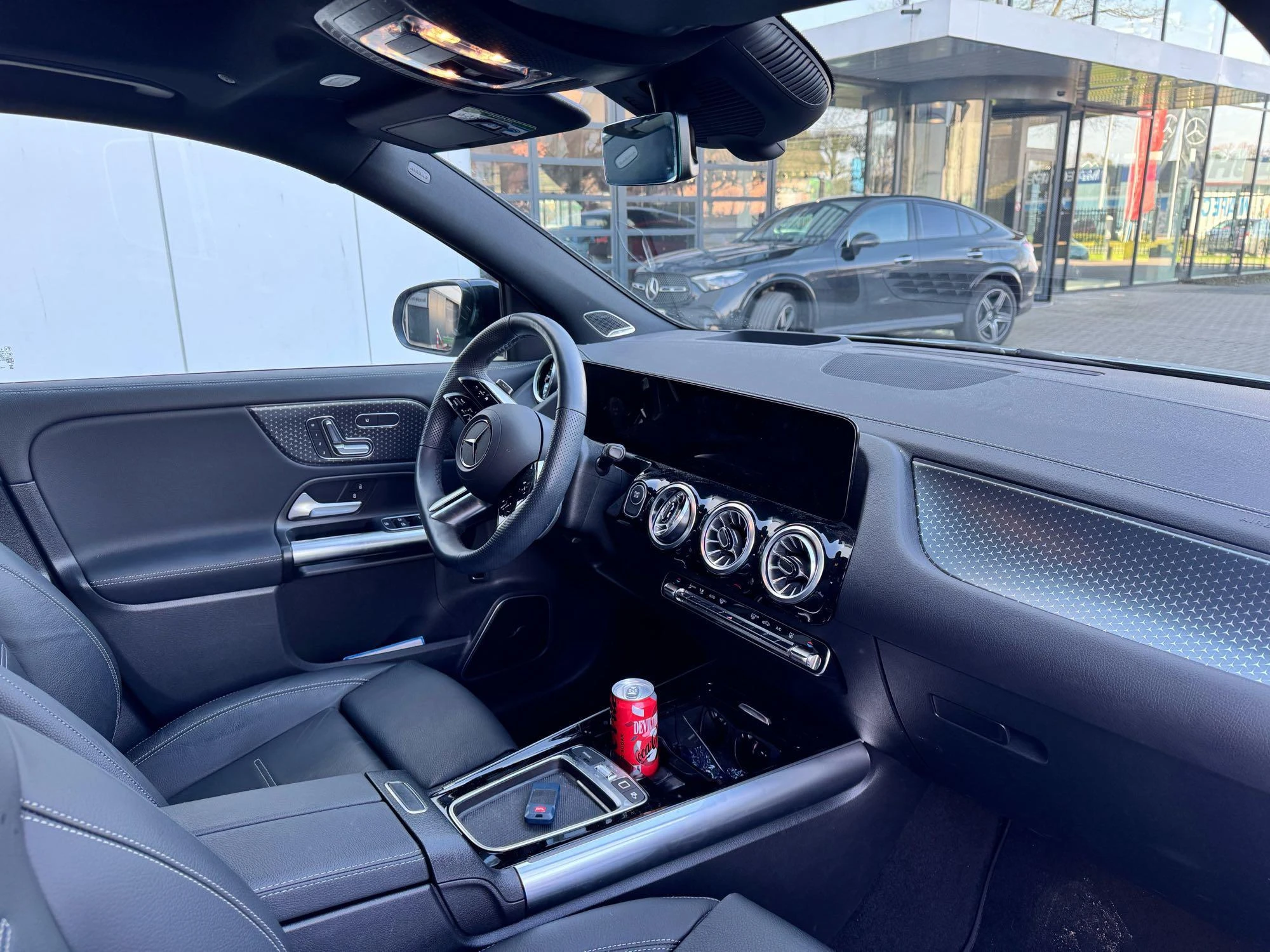 Mercedes-Benz-EQA-image-2