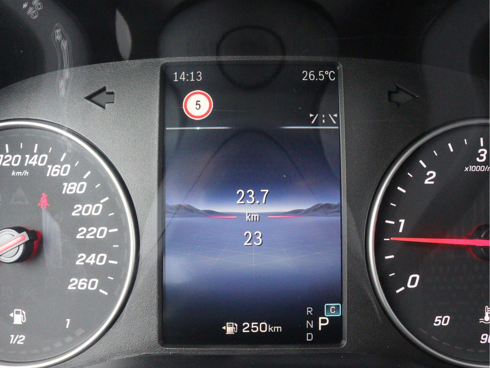 Mercedes-Benz-Vito-image-5