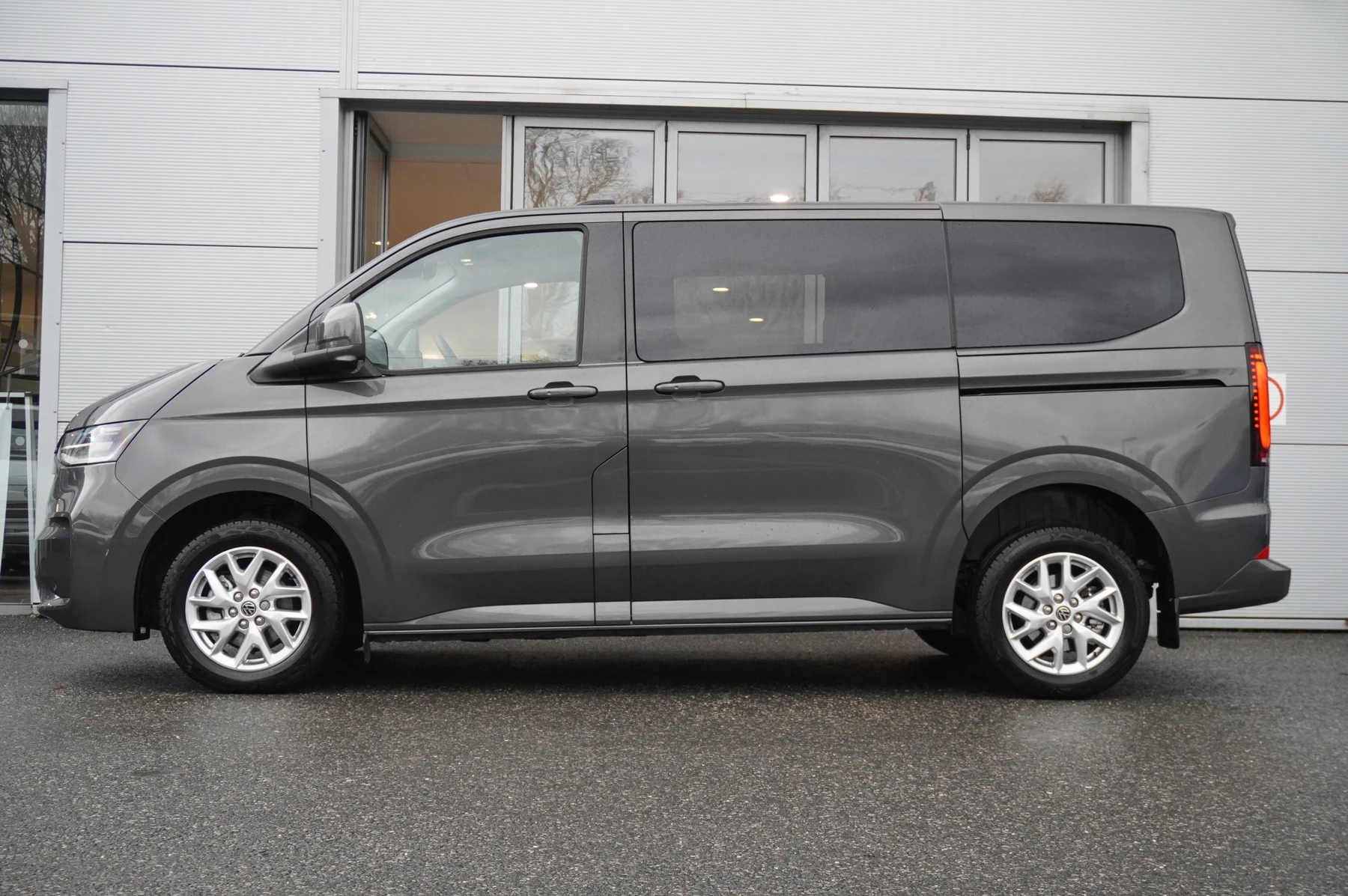 Volkswagen-Transporter-image-47